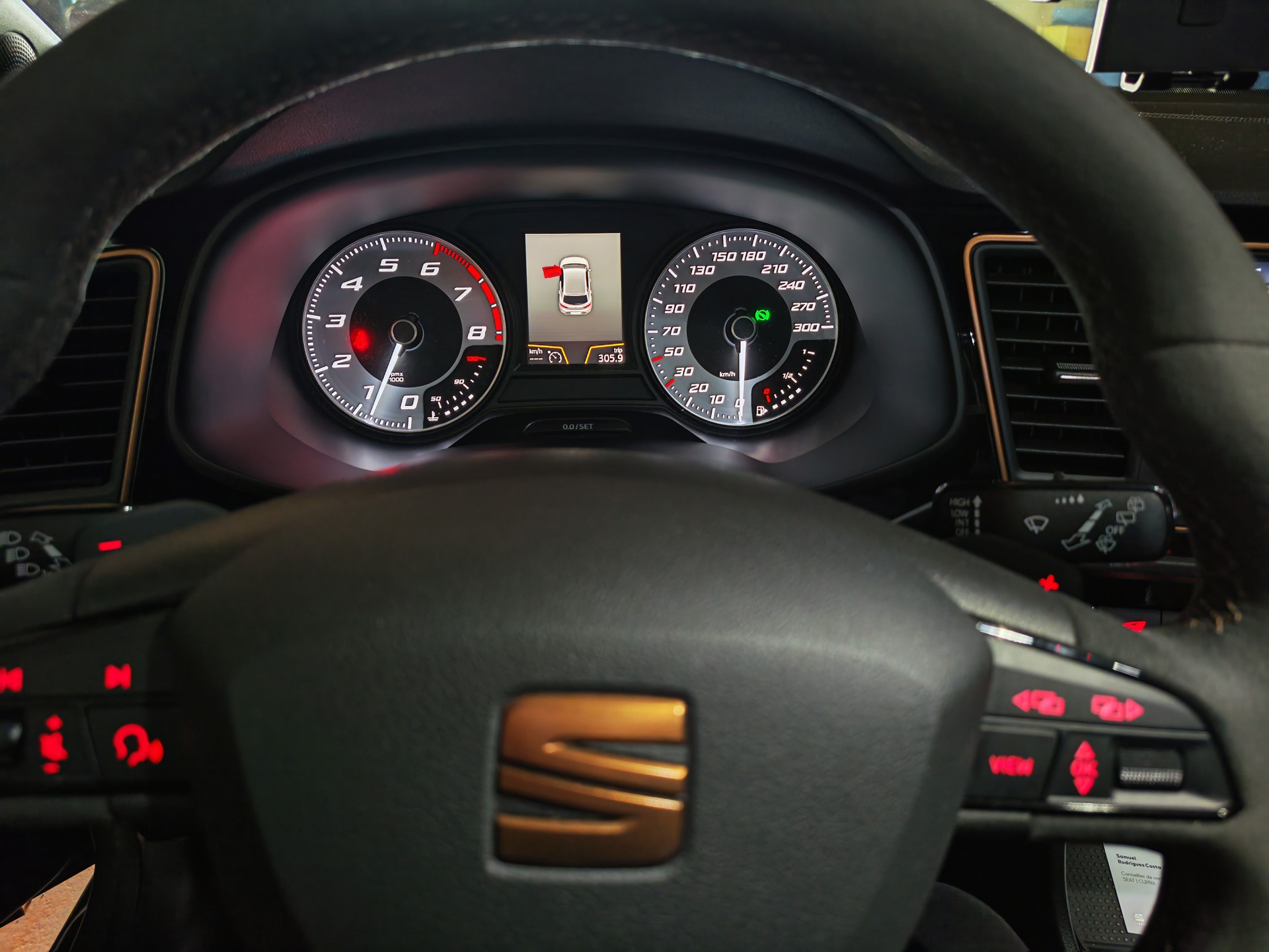 SEAT Leon 2.0 TSI Cupra 300 DSG-image-8