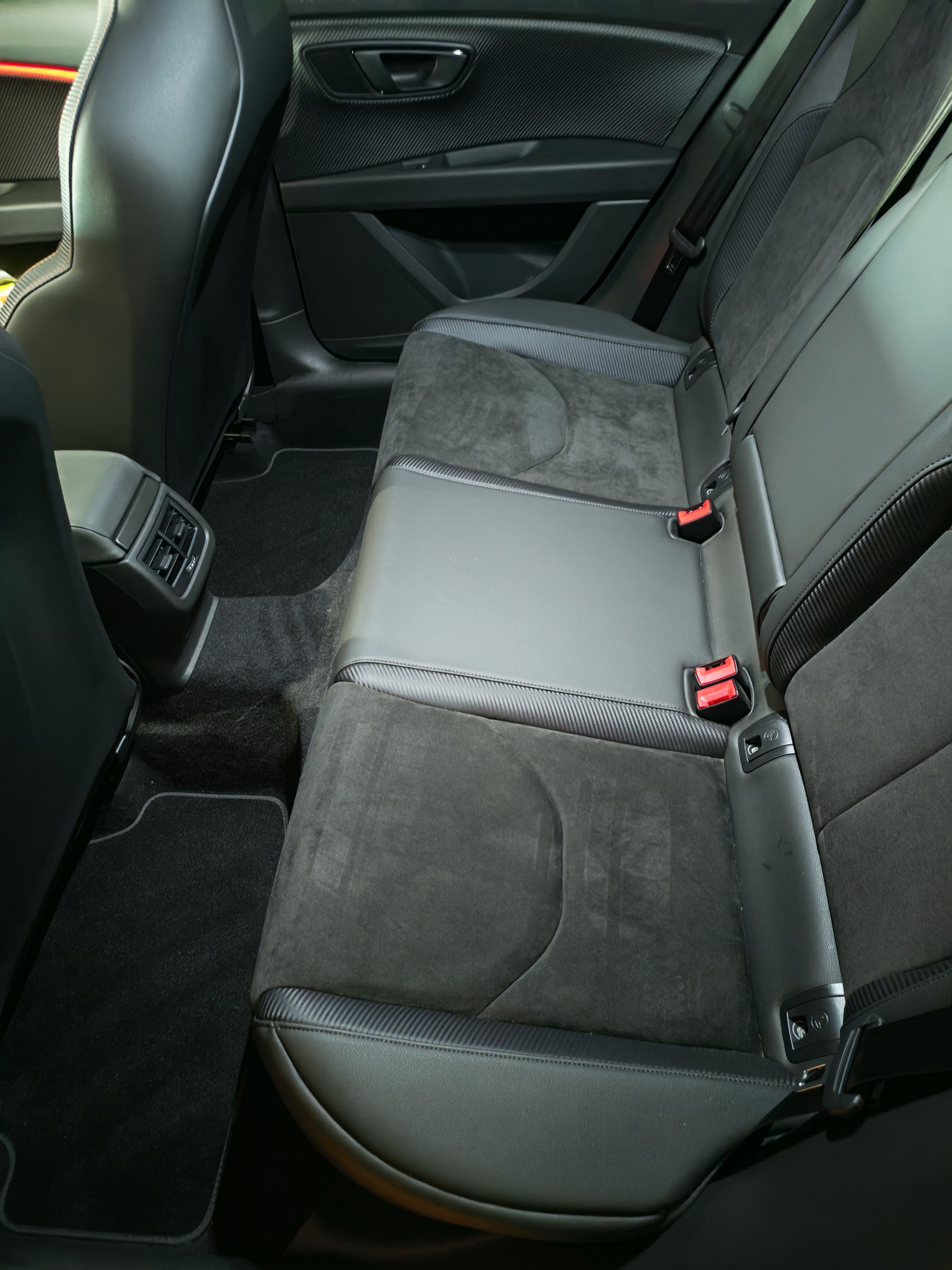 SEAT Leon 2.0 TSI Cupra 300 DSG-image-9
