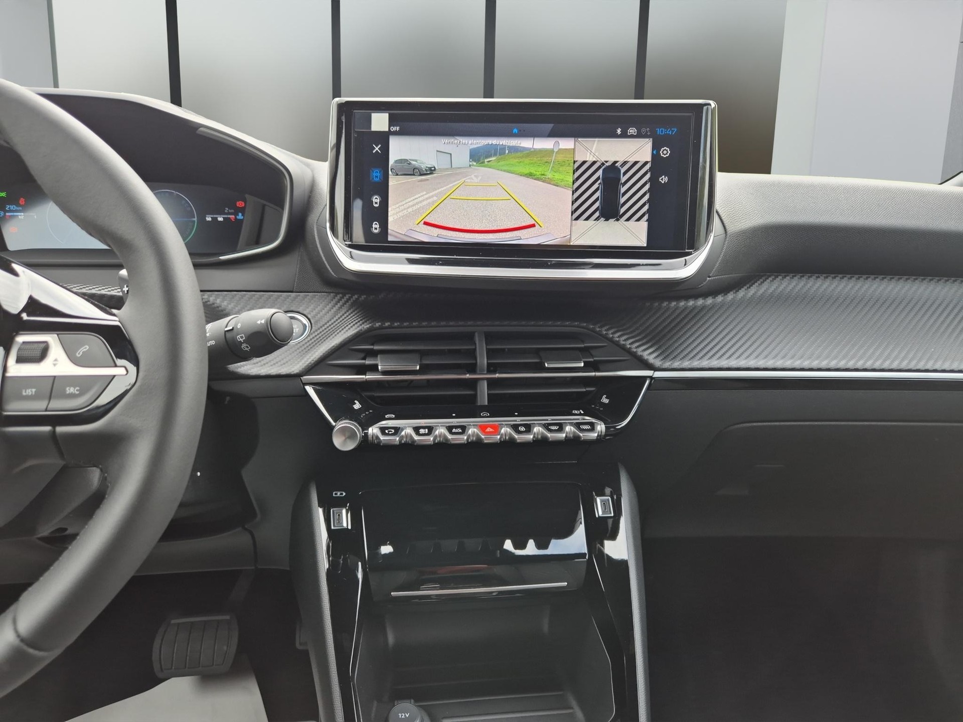 PEUGEOT 2008 1.2 Hybrid Allure Premium-image-14