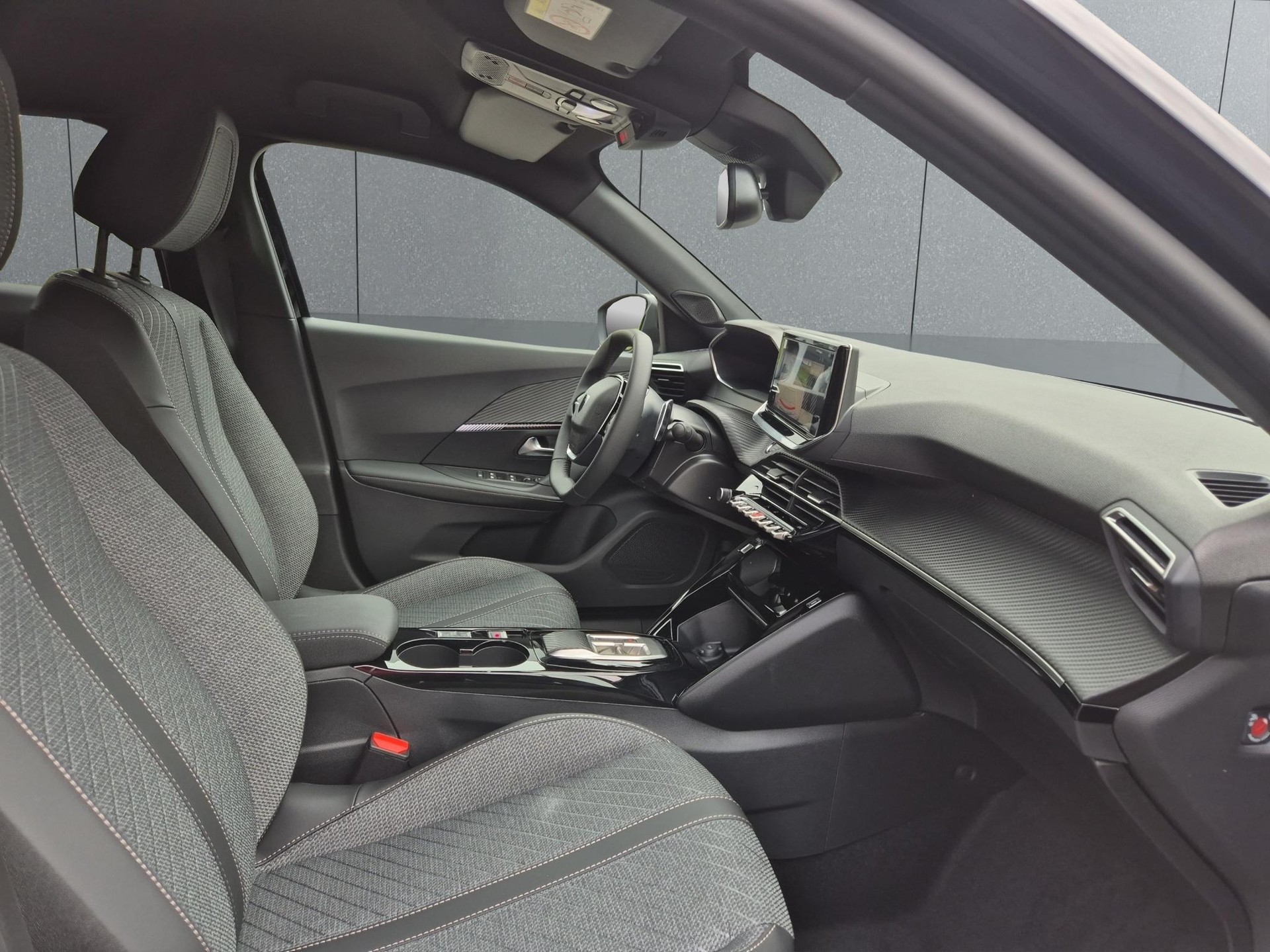 PEUGEOT 2008 1.2 Hybrid Allure Premium-image-15