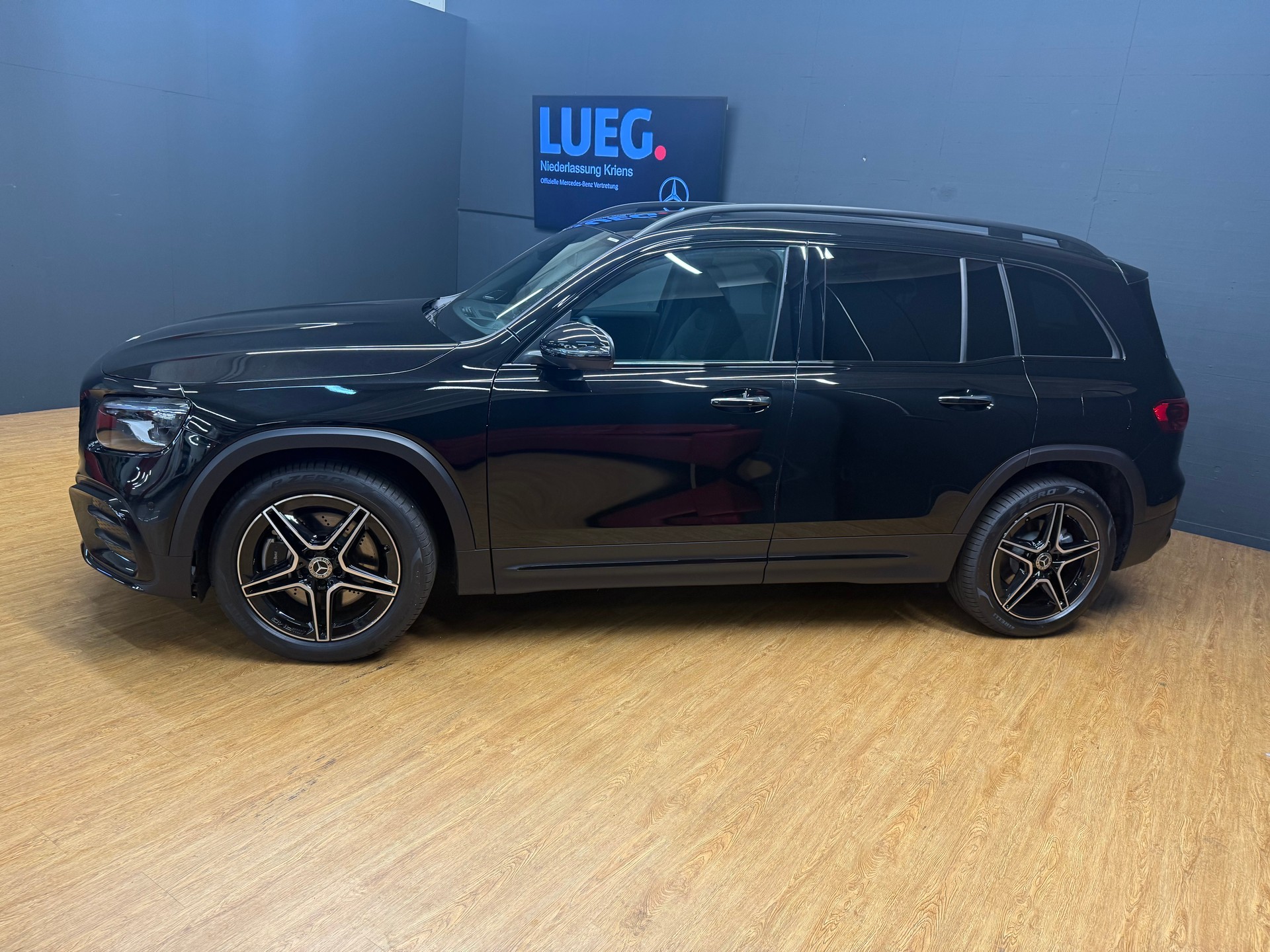 MERCEDES-BENZ GLB 220 d 4M - AMG / DISTRONIC / 360 Grad Kamera / Head-Up Display-image-2