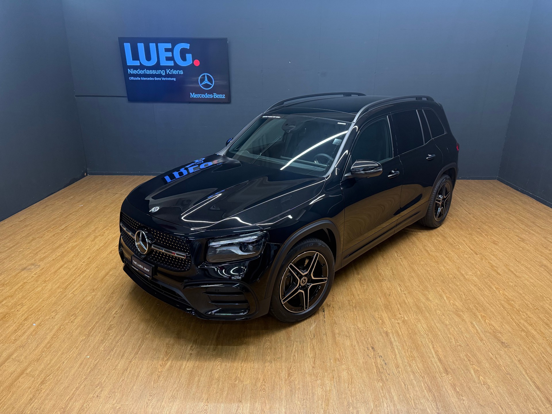 MERCEDES-BENZ GLB 220 d 4M - AMG / DISTRONIC / 360 Grad Kamera / Head-Up Display-image-3
