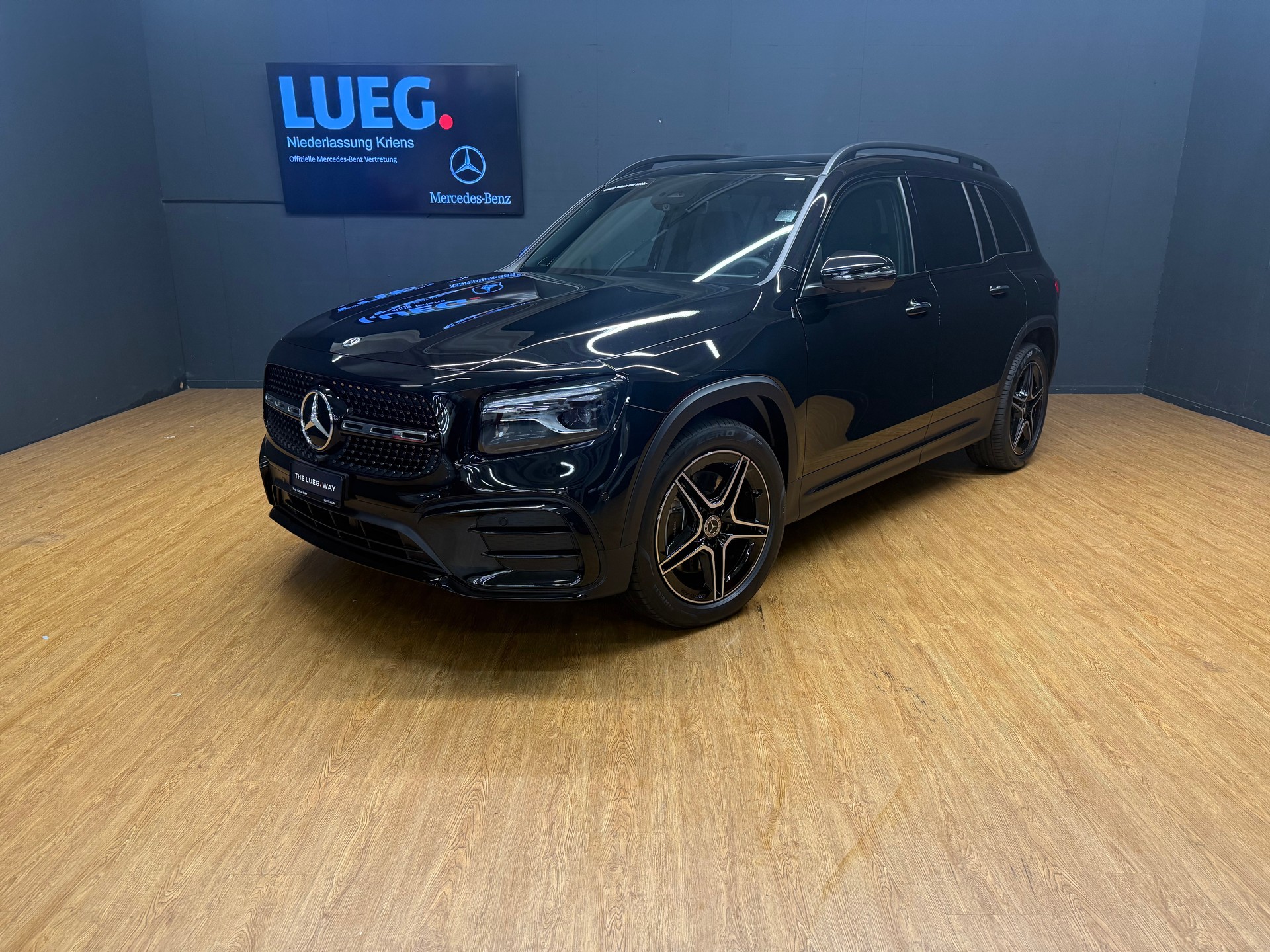 MERCEDES-BENZ GLB 220 d 4M - AMG / DISTRONIC / 360 Grad Kamera / Head-Up Display