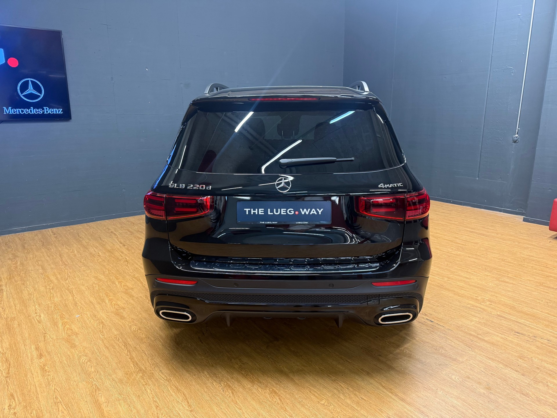 MERCEDES-BENZ GLB 220 d 4M - AMG / DISTRONIC / 360 Grad Kamera / Head-Up Display-image-9