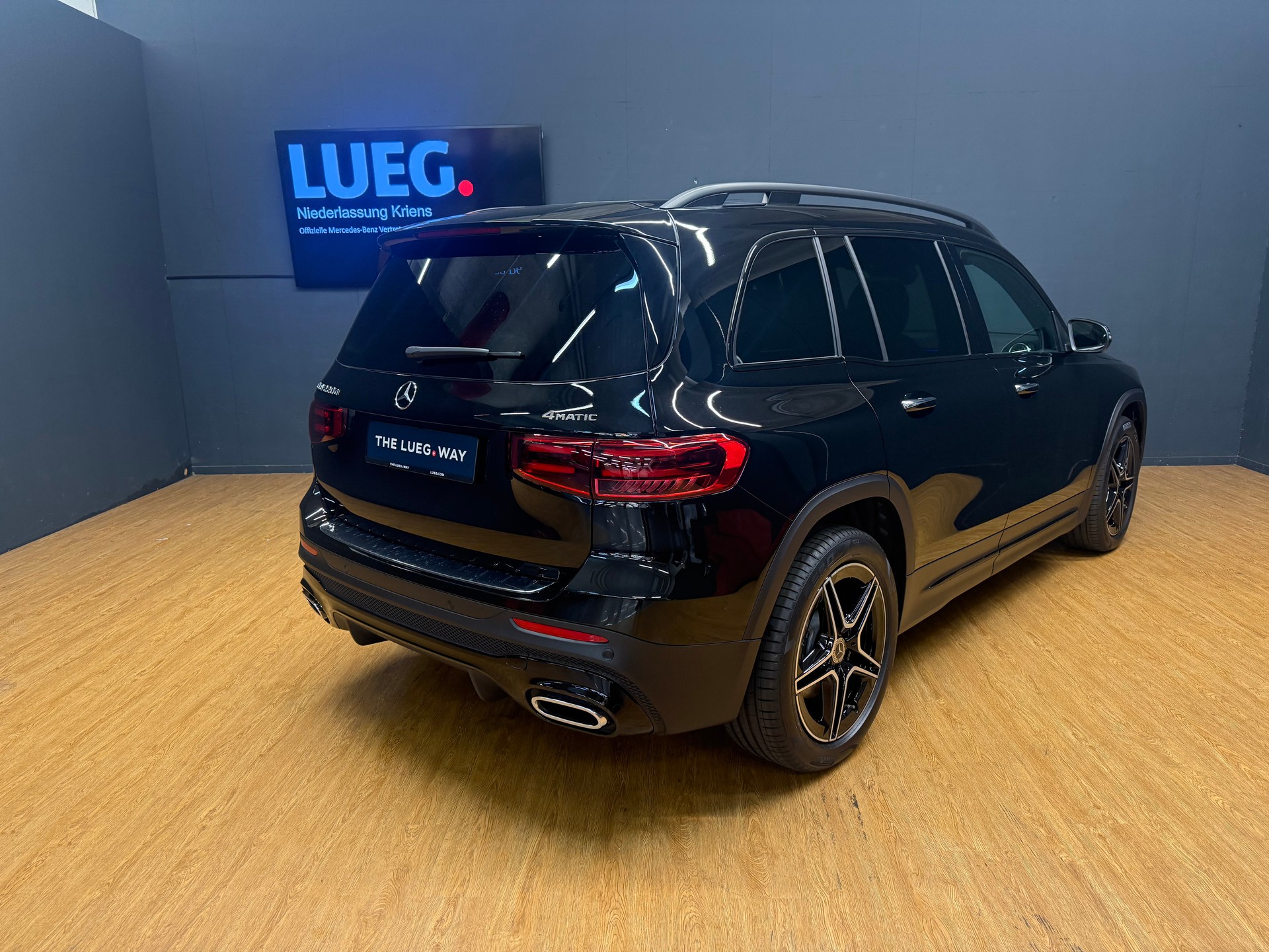 MERCEDES-BENZ GLB 220 d 4M - AMG / DISTRONIC / 360 Grad Kamera / Head-Up Display-image-8