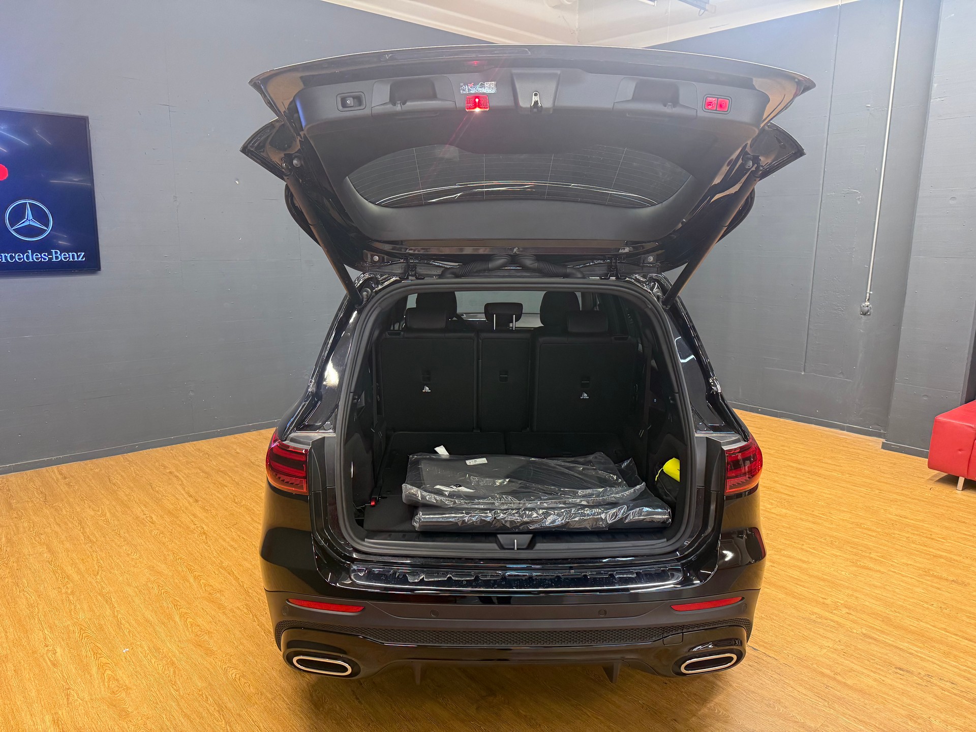 MERCEDES-BENZ GLB 220 d 4M - AMG / DISTRONIC / 360 Grad Kamera / Head-Up Display-image-10
