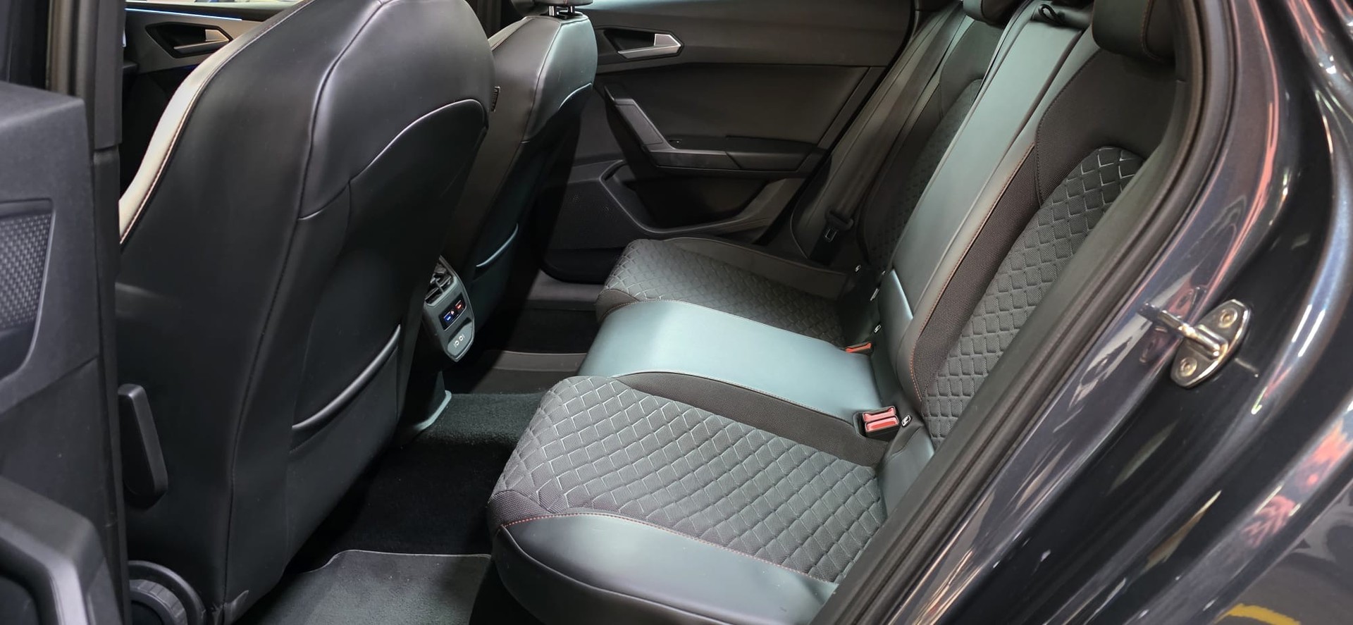 SEAT Leon ST 1.4 eHybrid pHEV DSG Hola FR *CH-Fahrzeug*-image-28