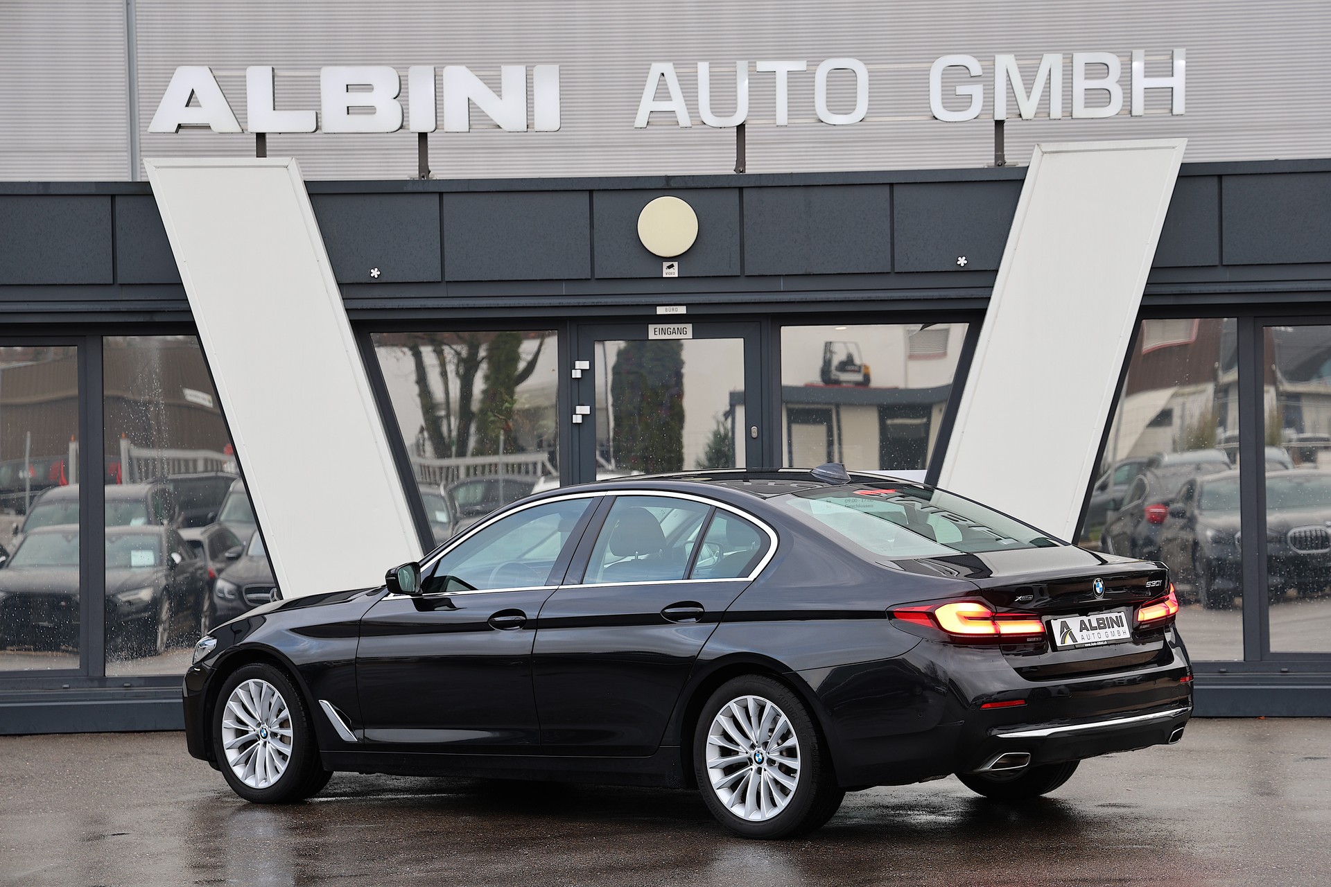 BMW 530i xDrive 48V Luxury Line Steptronic-image-4
