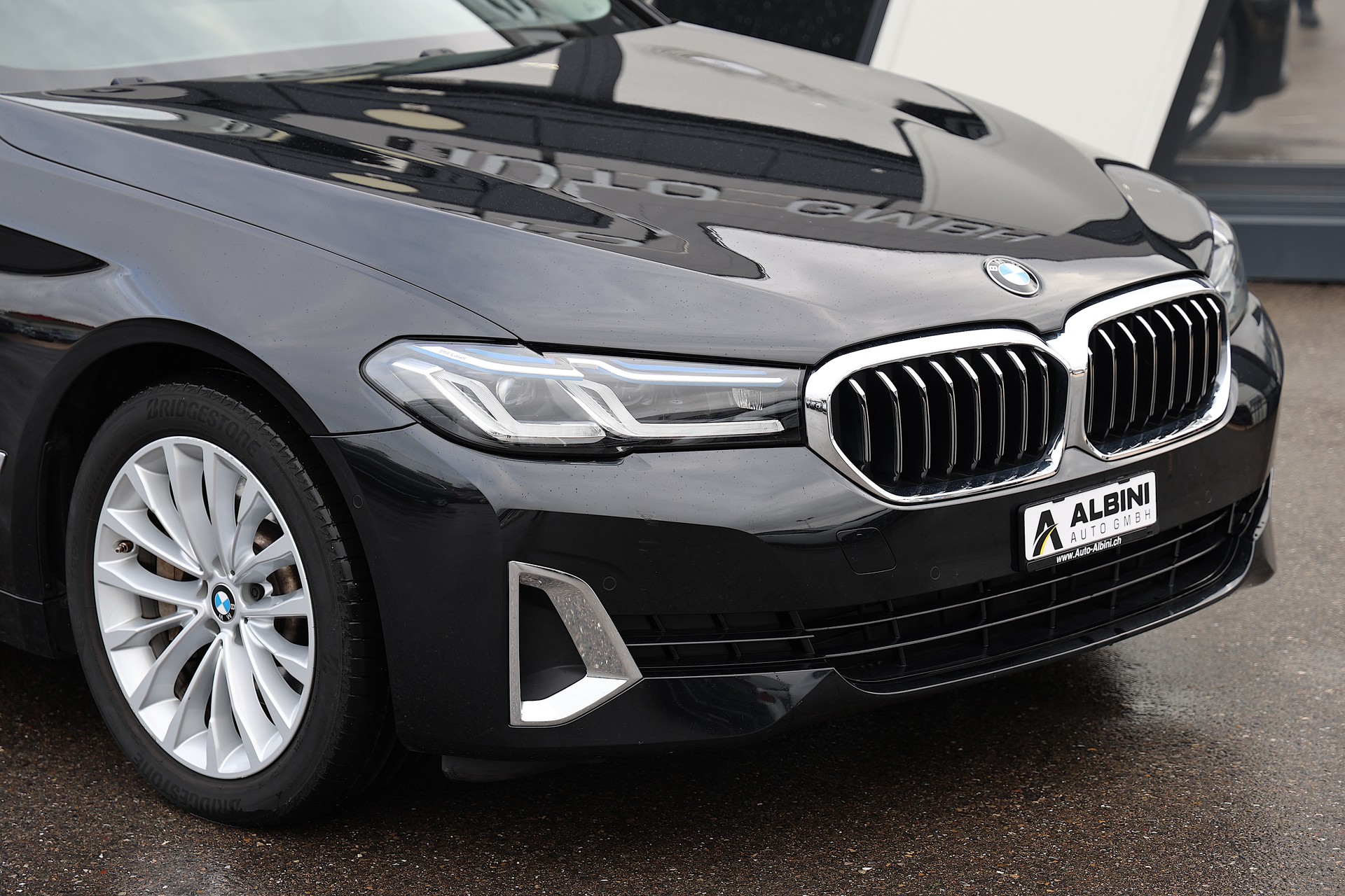 BMW 530i xDrive 48V Luxury Line Steptronic-image-2