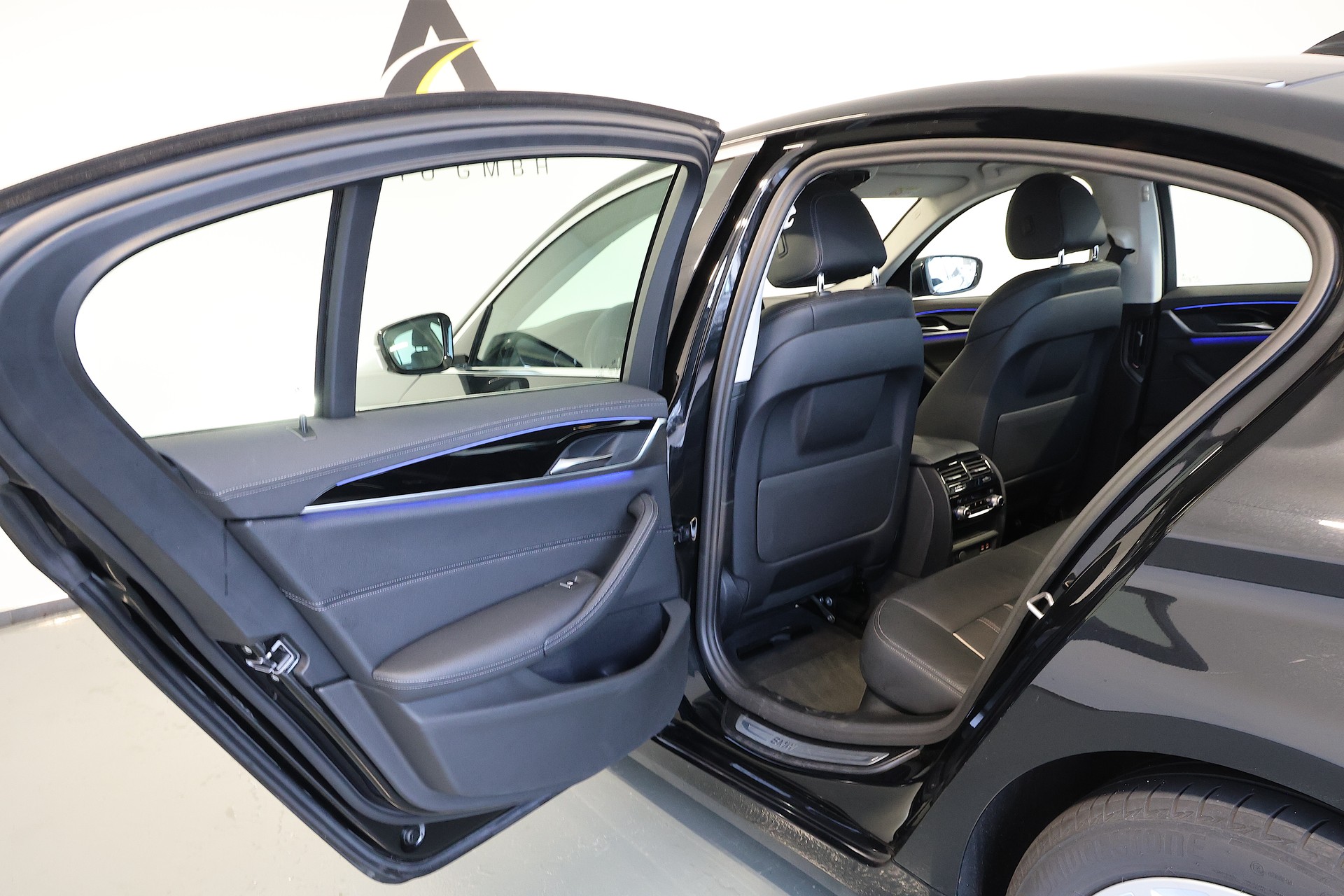 BMW 530i xDrive 48V Luxury Line Steptronic-image-15