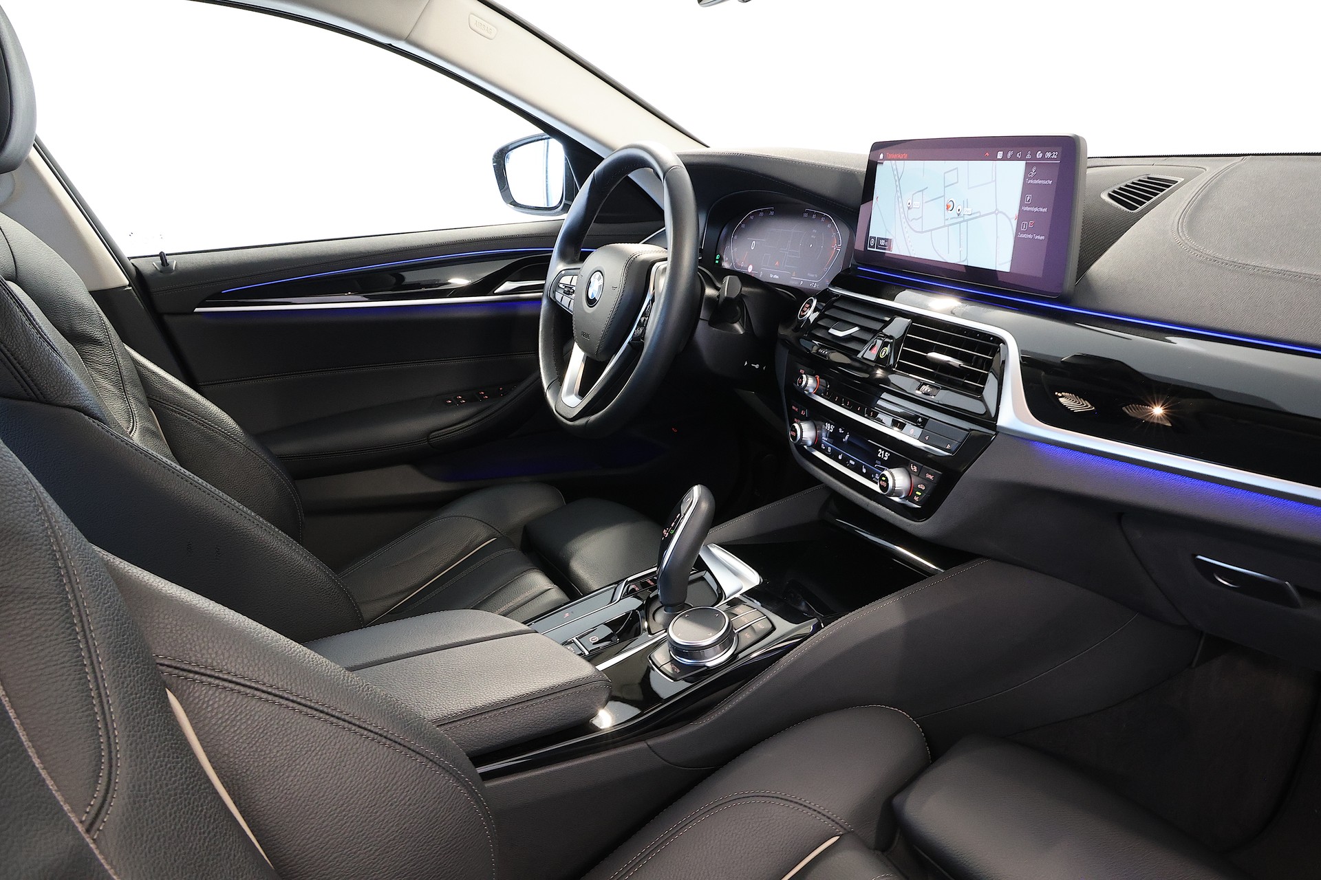 BMW 530i xDrive 48V Luxury Line Steptronic-image-14