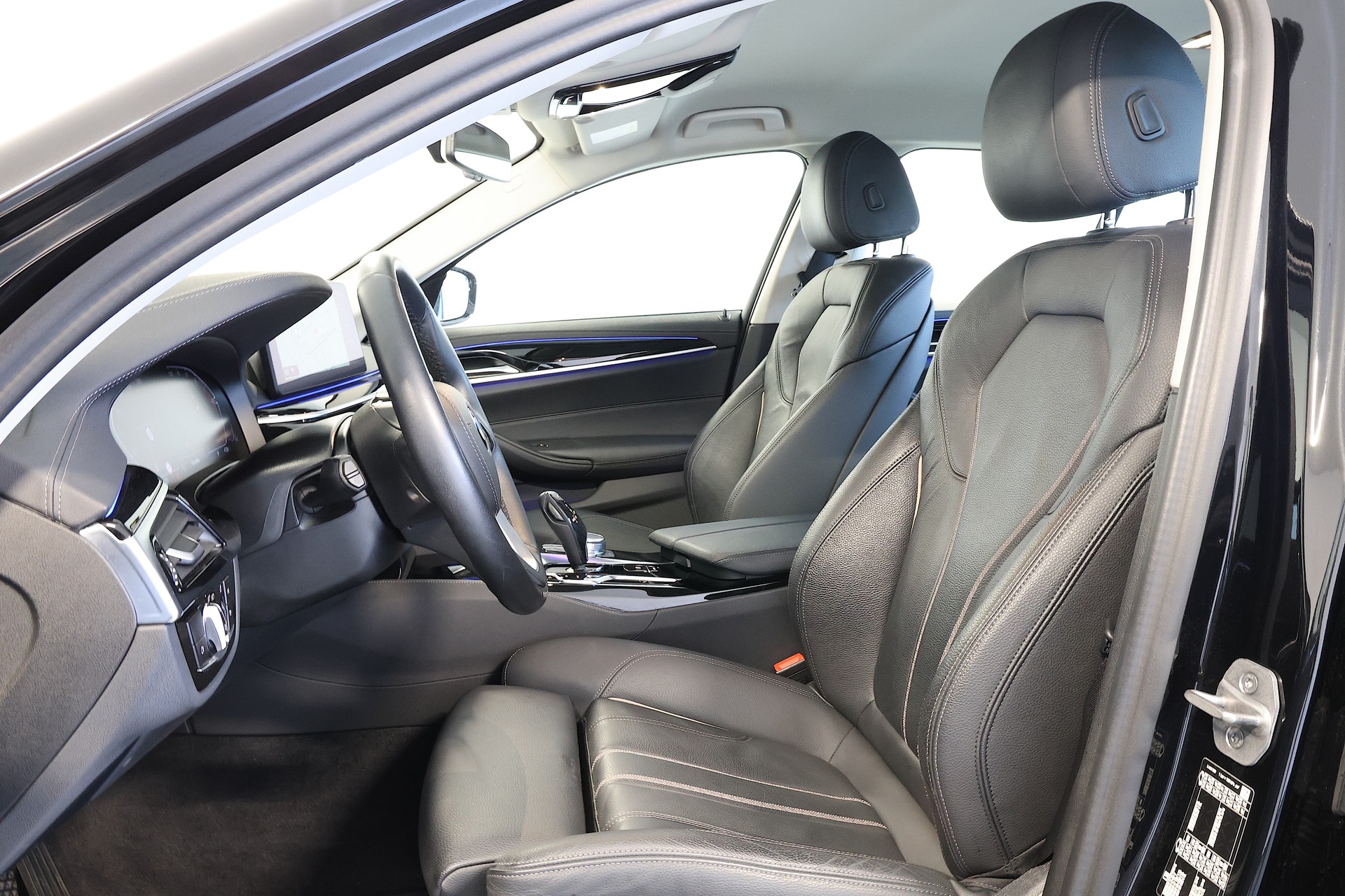 BMW 530i xDrive 48V Luxury Line Steptronic-image-7