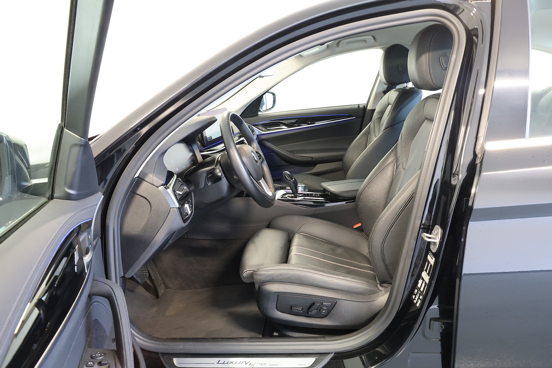 BMW 530i xDrive 48V Luxury Line Steptronic-image-6