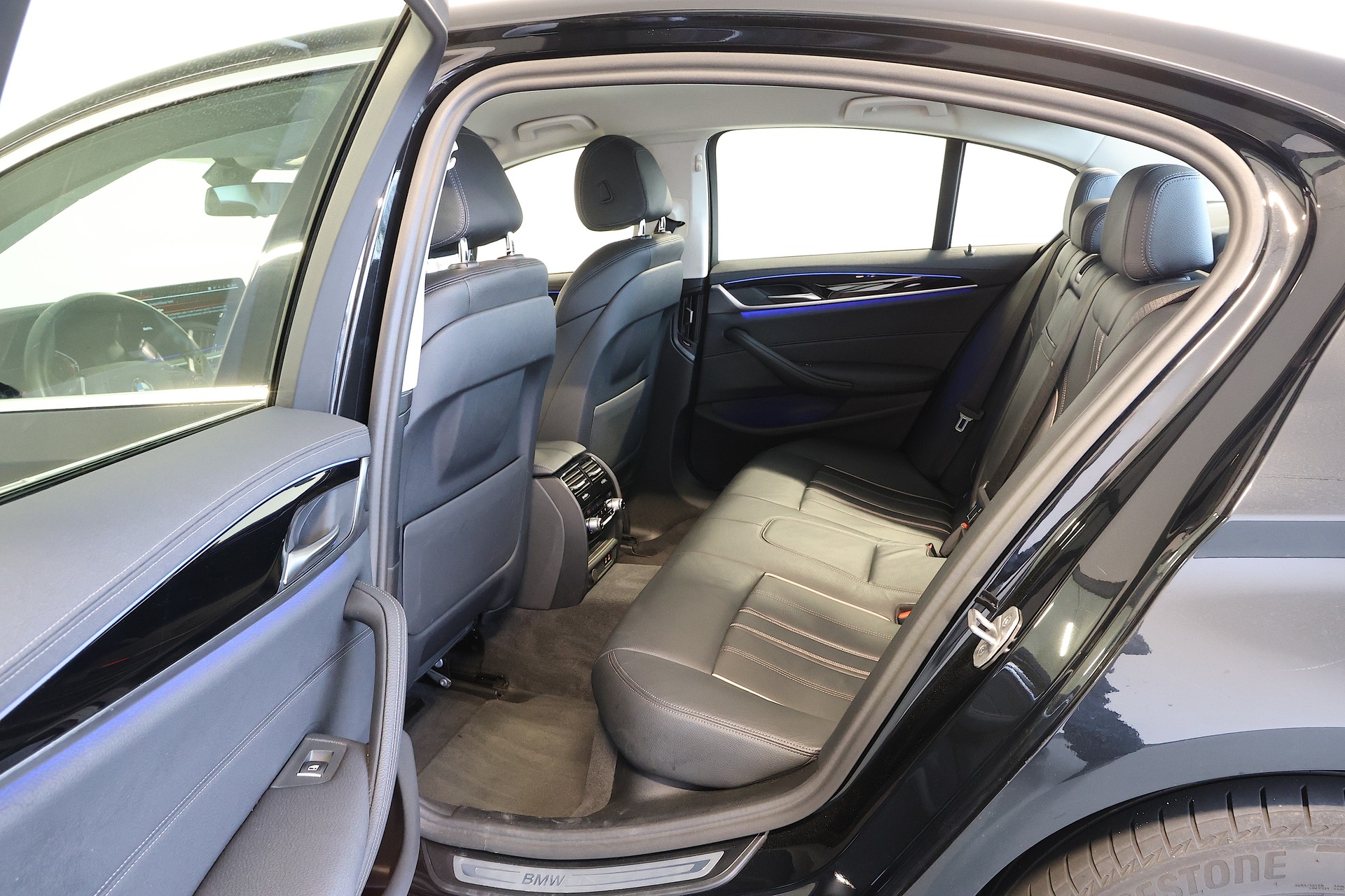 BMW 530i xDrive 48V Luxury Line Steptronic-image-16
