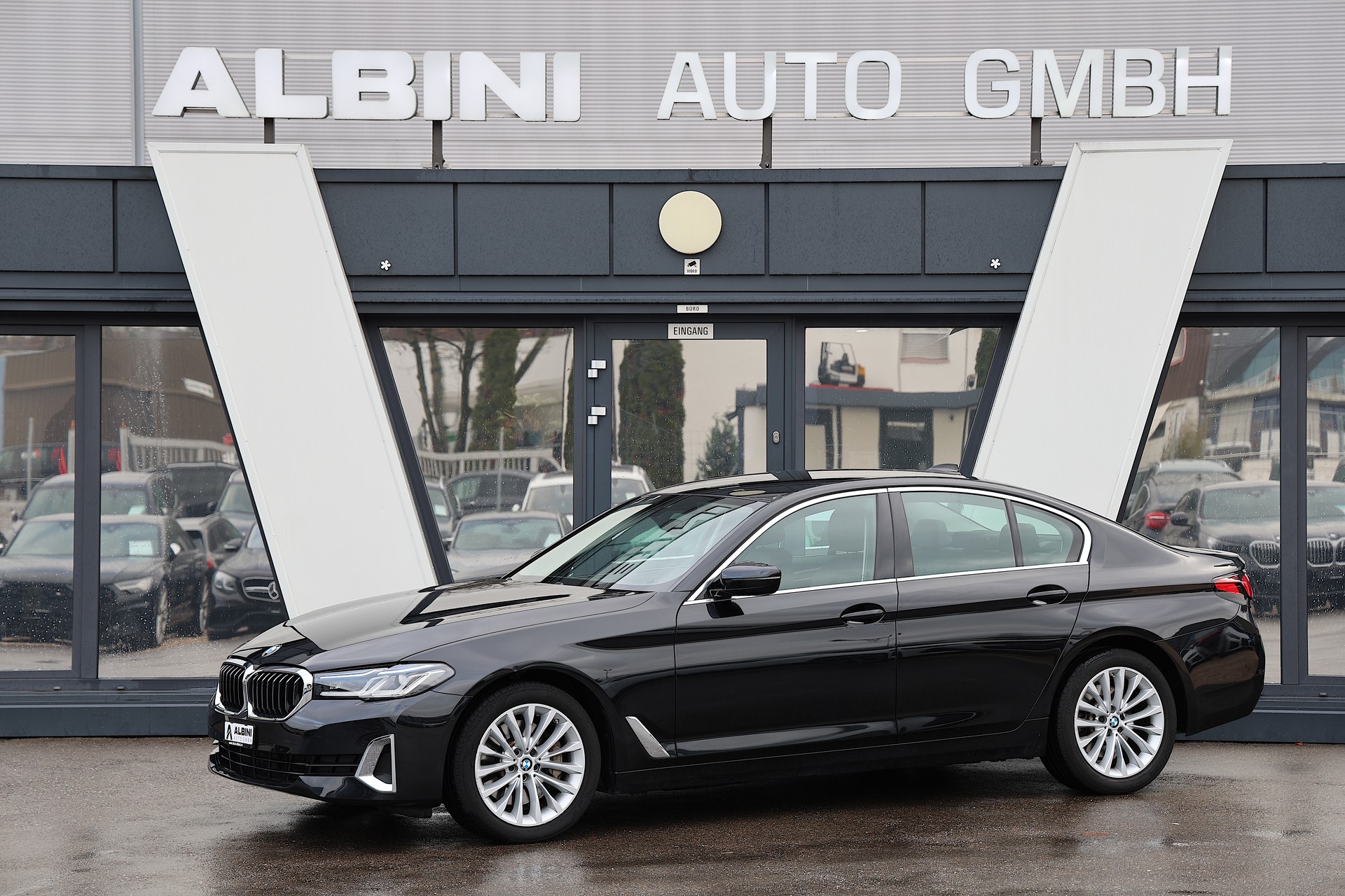 BMW 530i xDrive 48V Luxury Line Steptronic-image-0