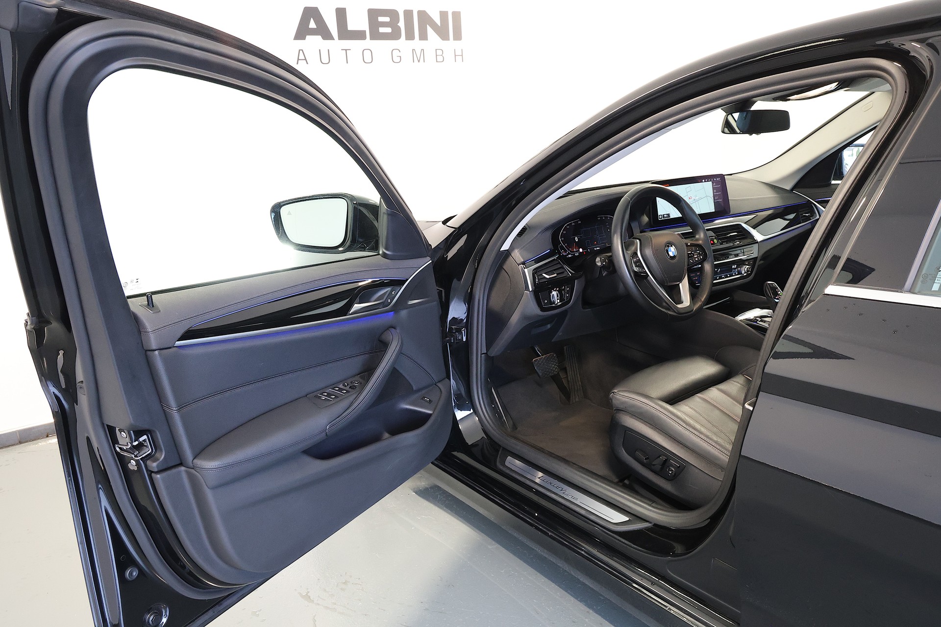 BMW 530i xDrive 48V Luxury Line Steptronic-image-5
