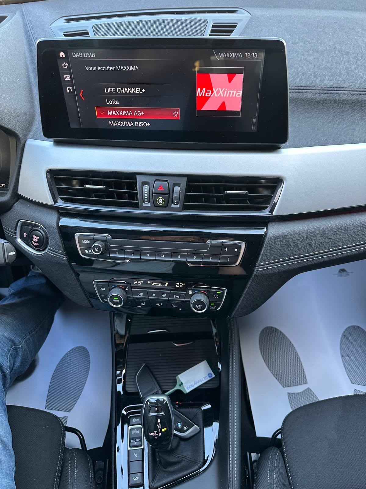 BMW X2 xDrive 20i Advantage-image-14