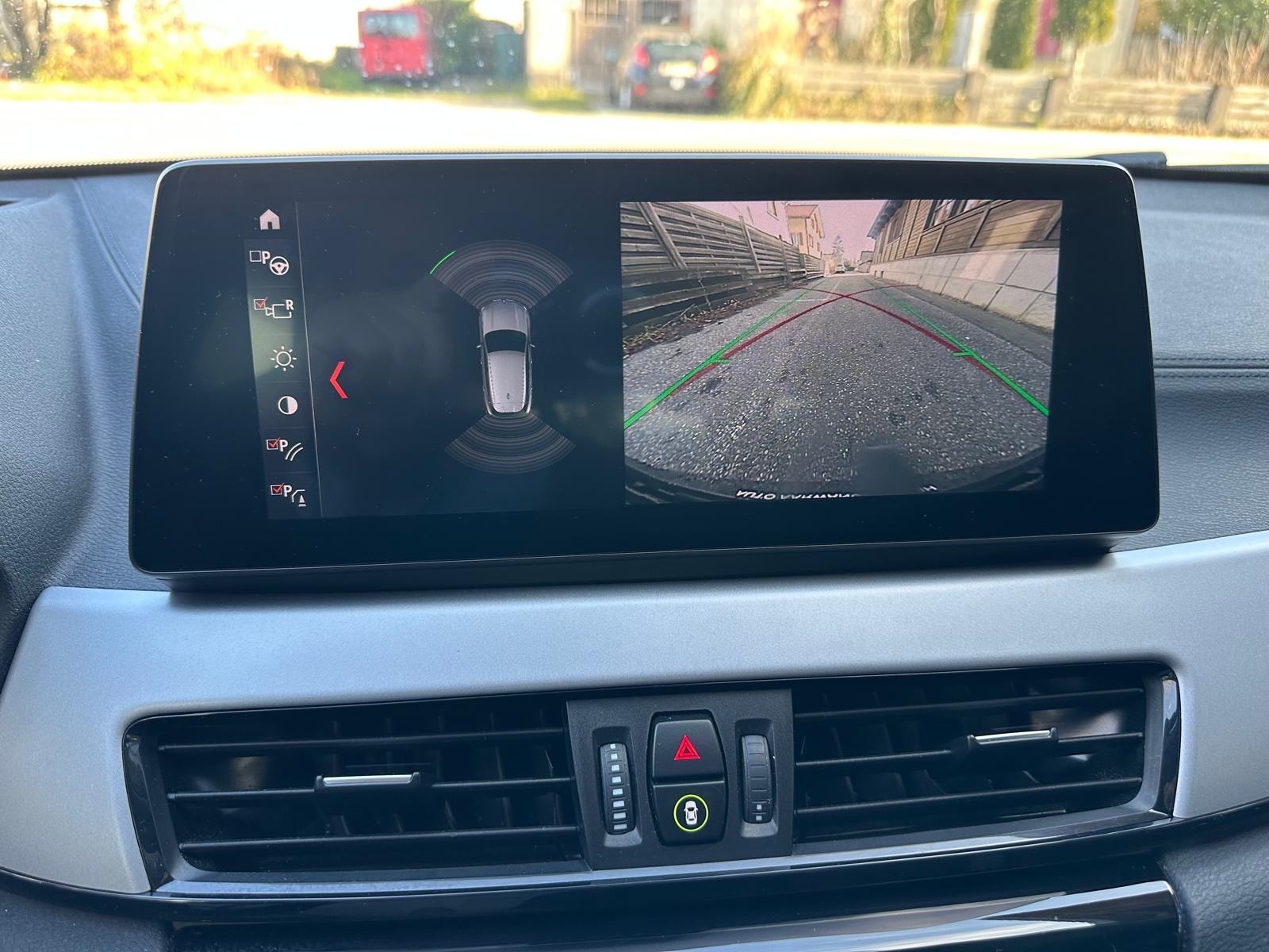 BMW X2 xDrive 20i Advantage-image-11