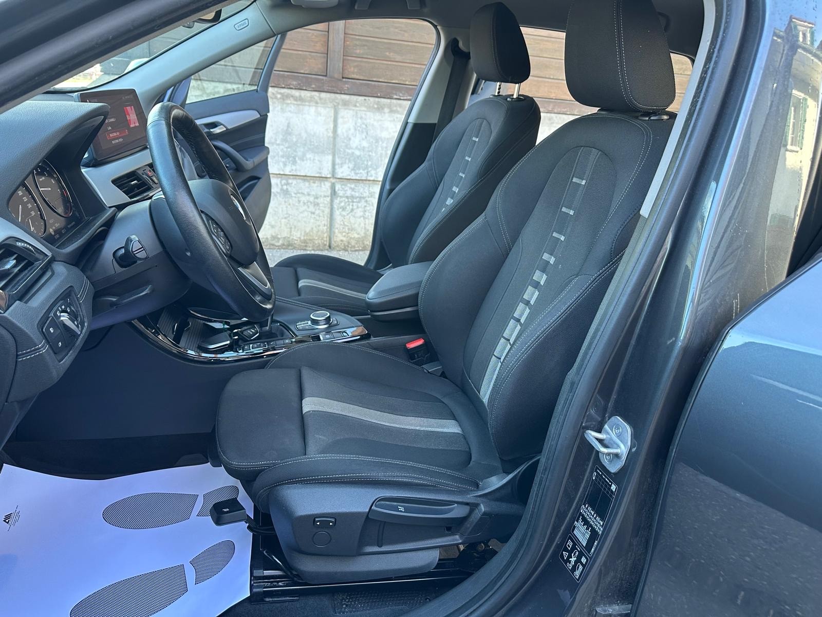 BMW X2 xDrive 20i Advantage-image-9