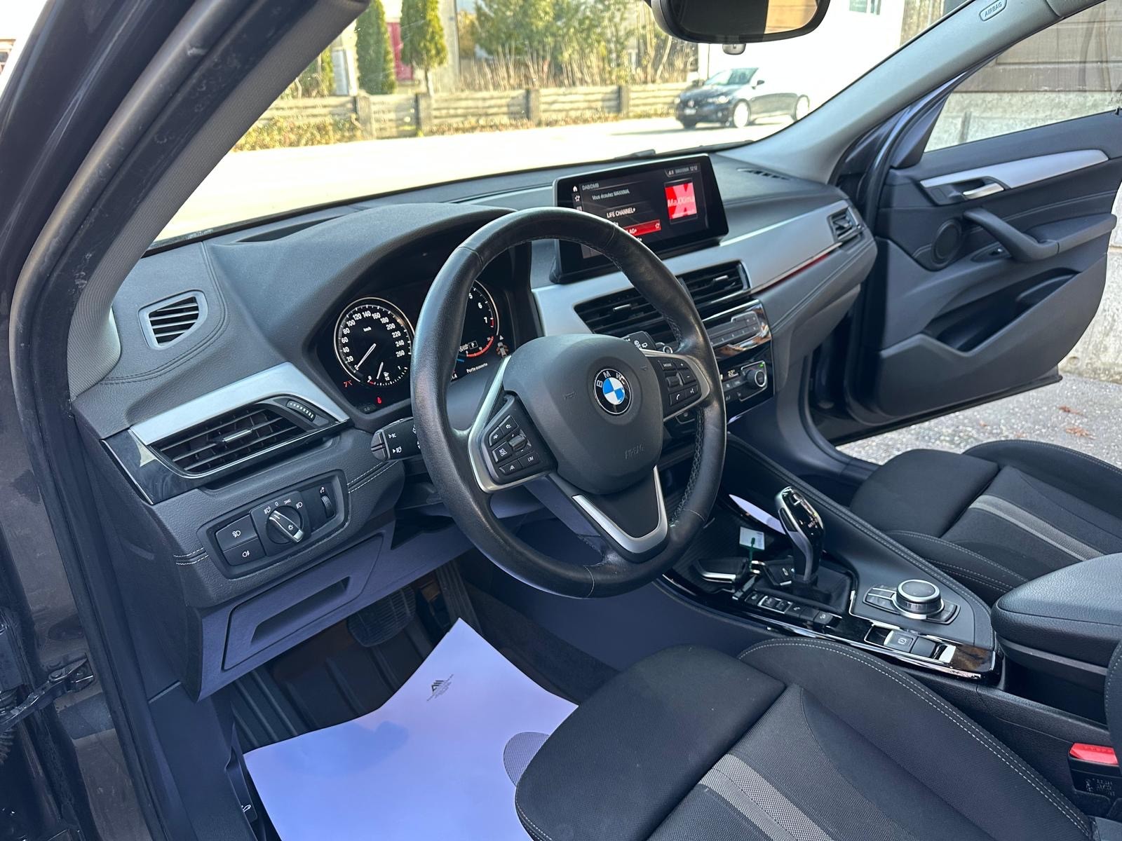 BMW X2 xDrive 20i Advantage-image-8