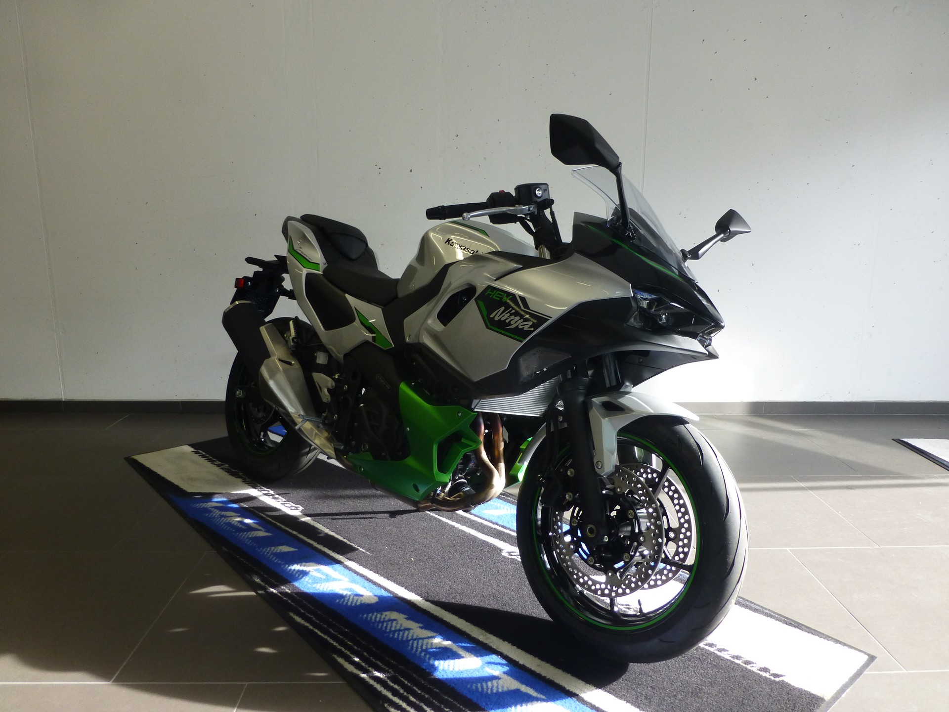 KAWASAKI Ninja 7 Hybrid-showroom-element-2