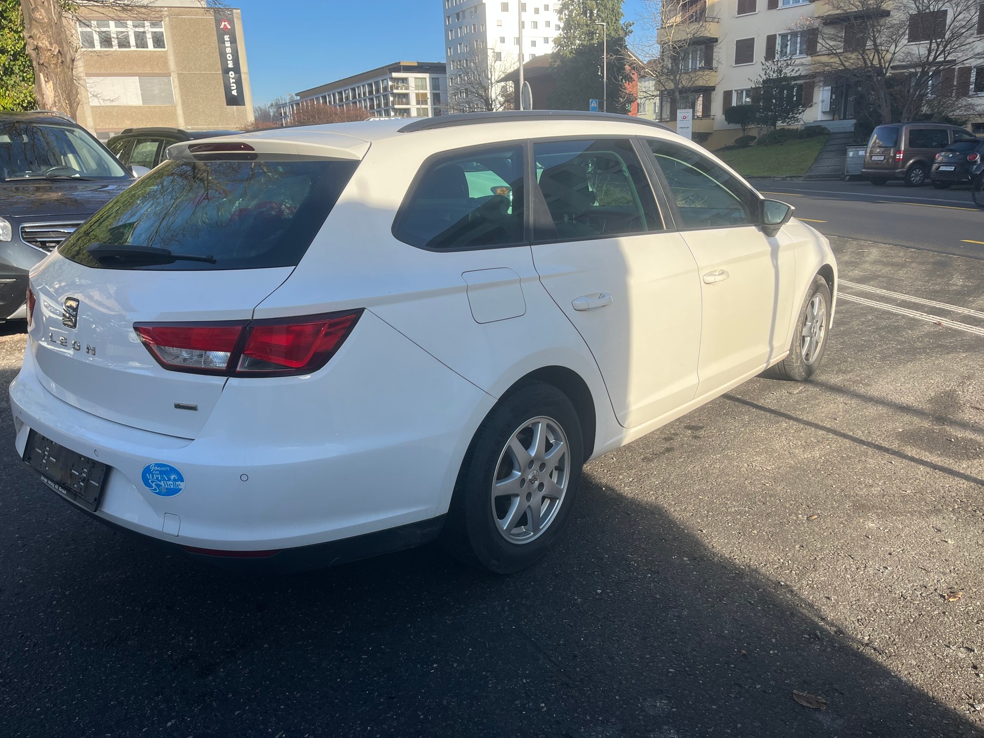 SEAT Leon ST 1.6 TDI Reference 4Drive-image-4