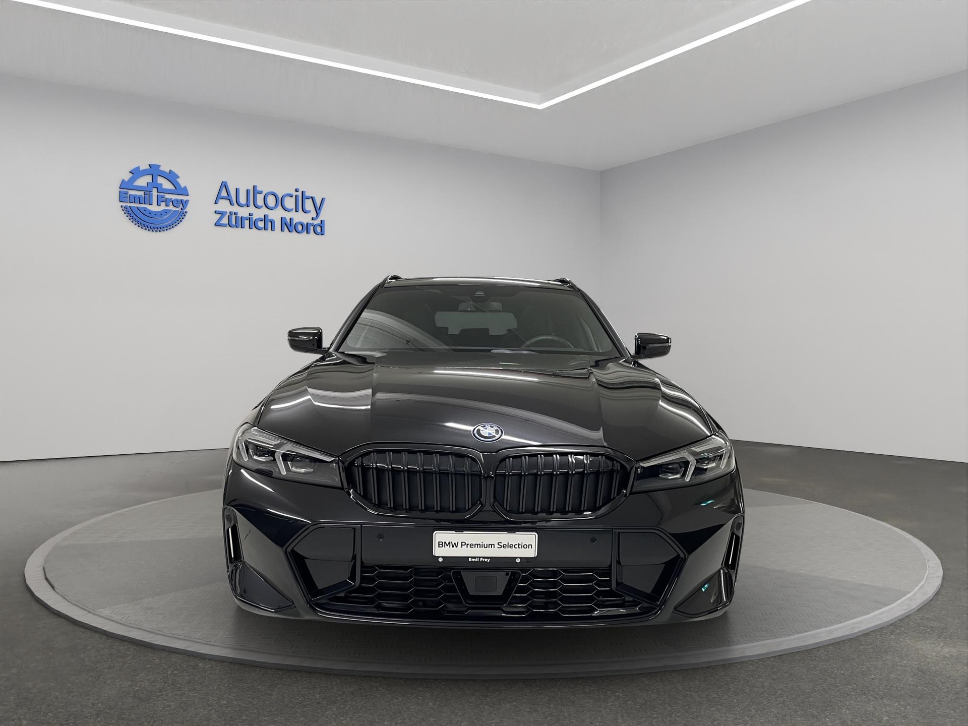 BMW 320e xDrive Touring-image-6