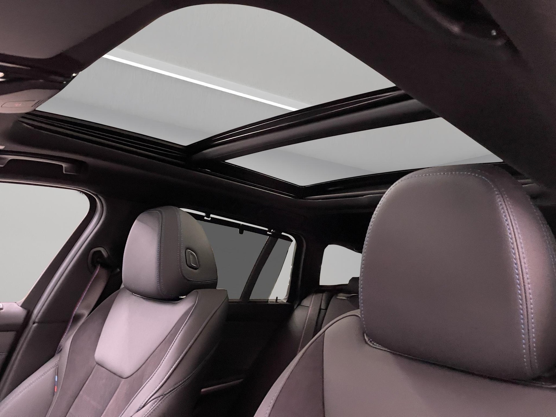 BMW 320e xDrive Touring-image-18