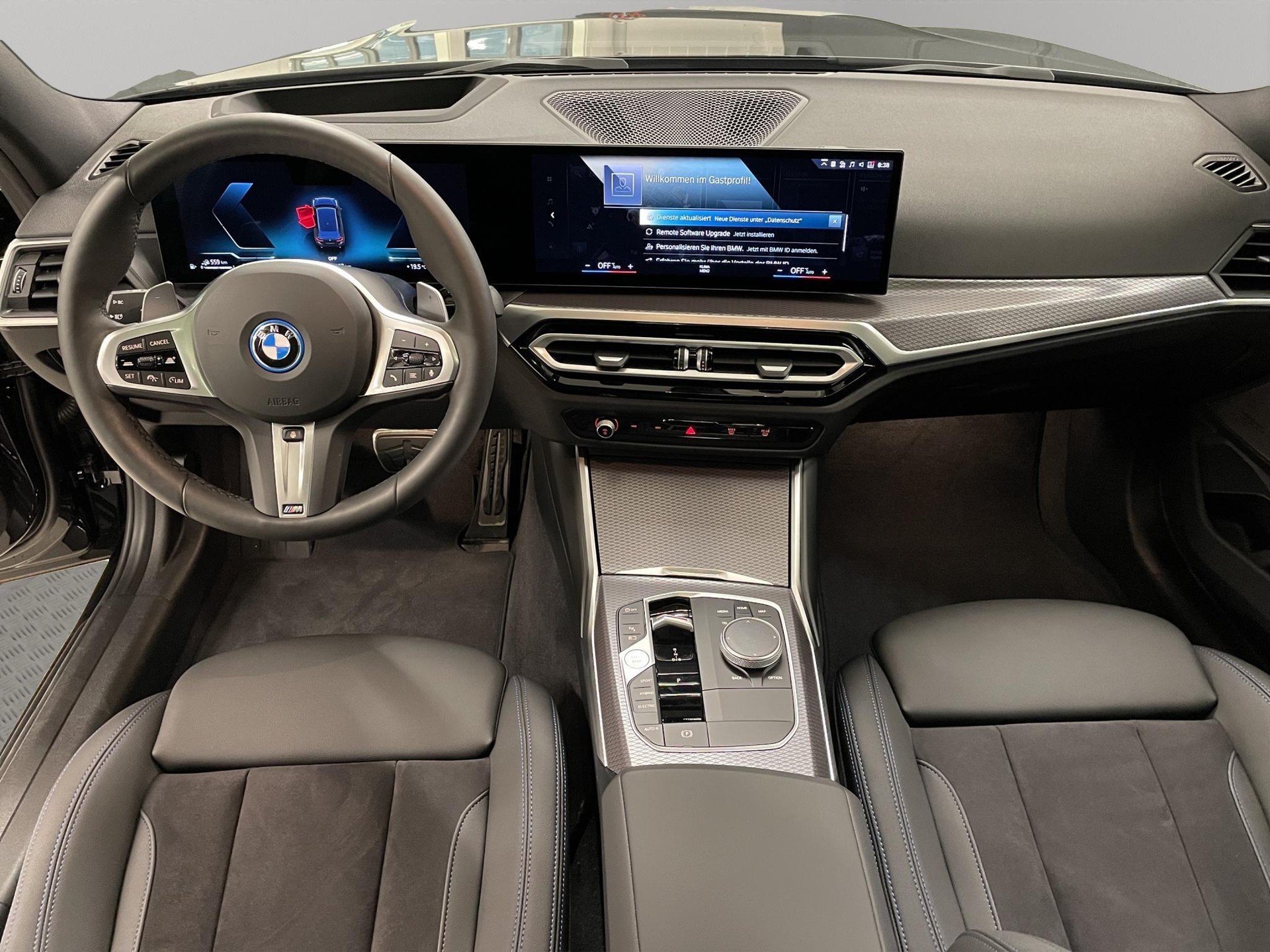 BMW 320e xDrive Touring-image-11