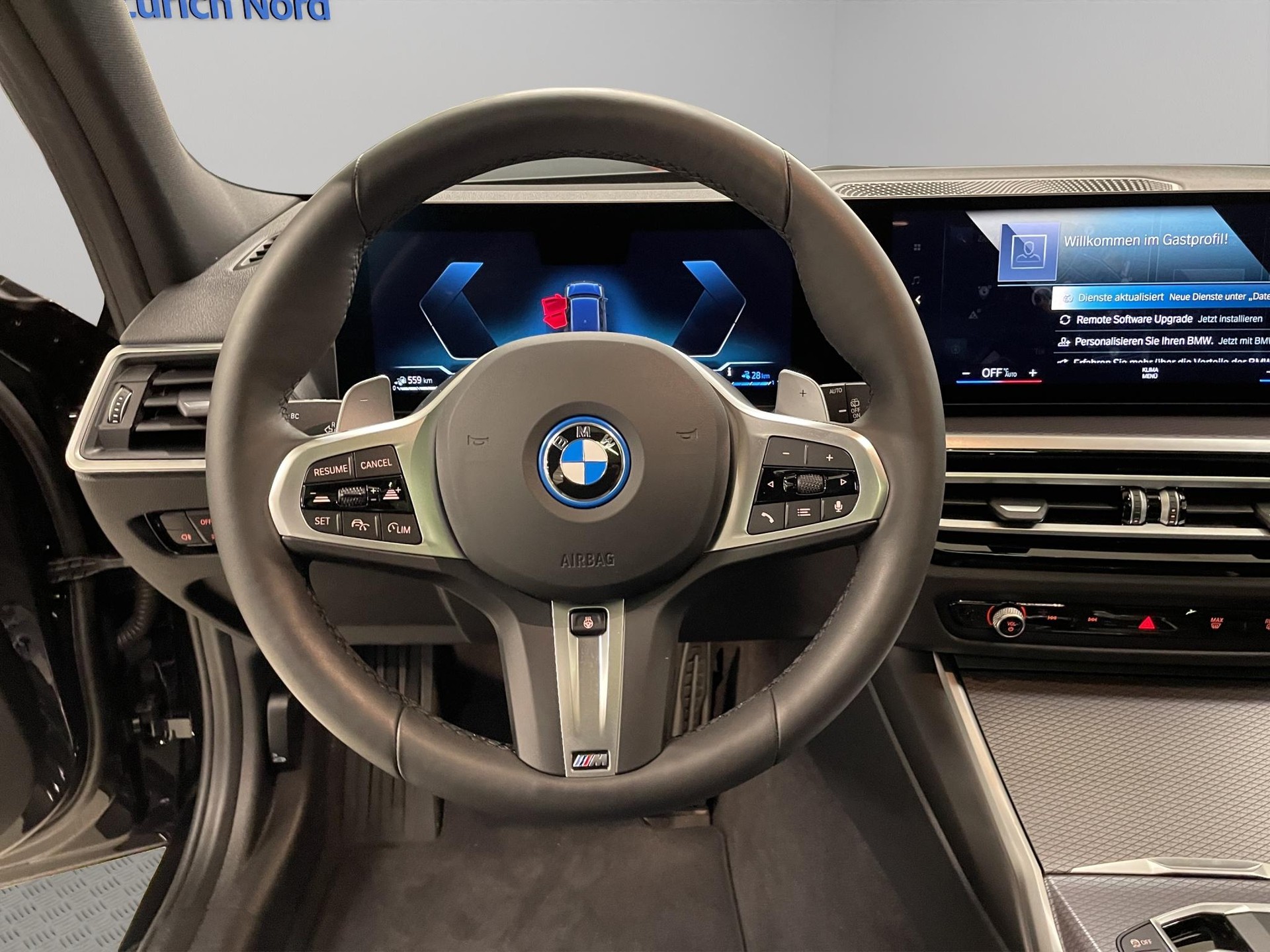BMW 320e xDrive Touring-image-12