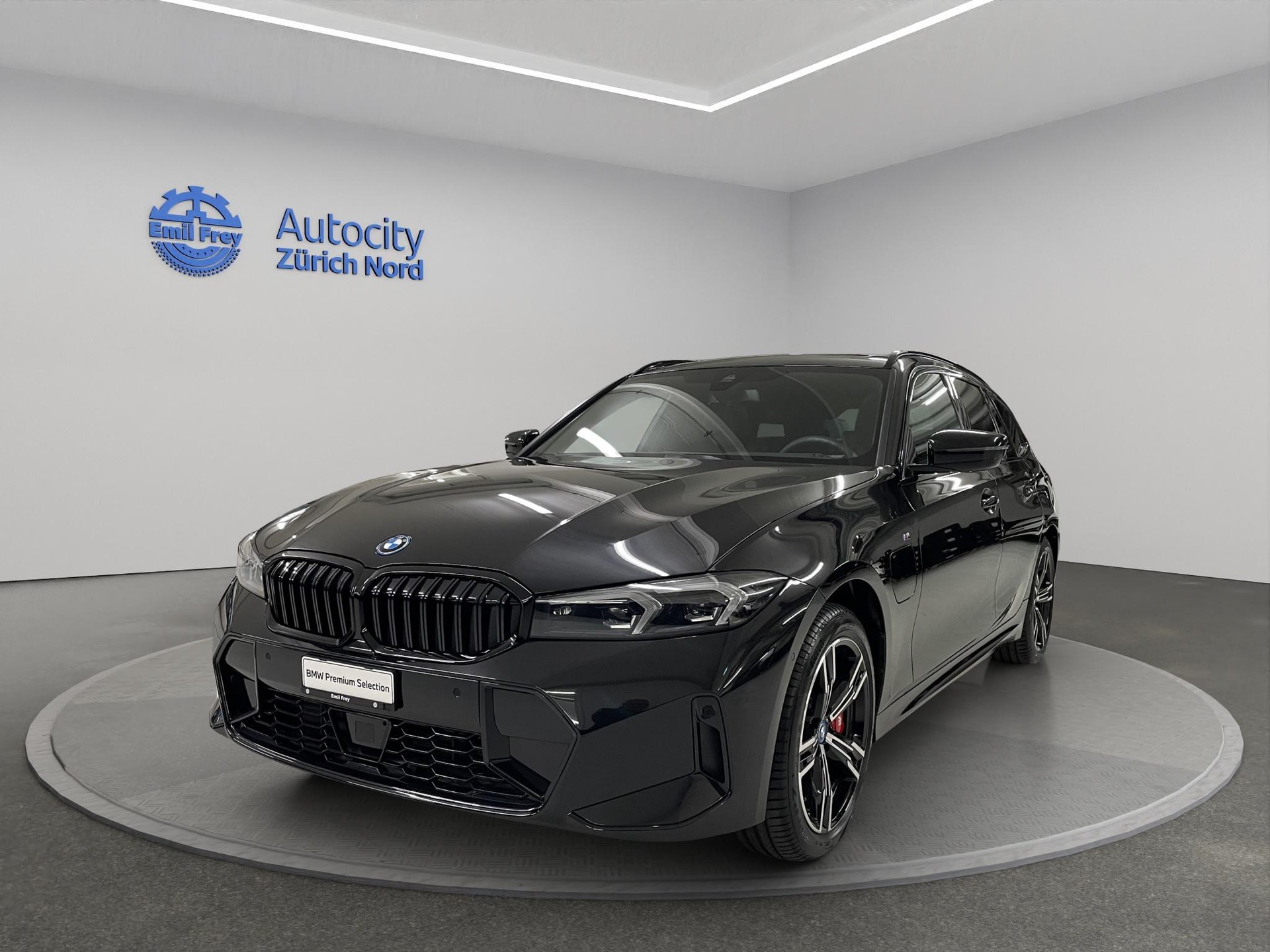 BMW 320e xDrive Touring-image-0