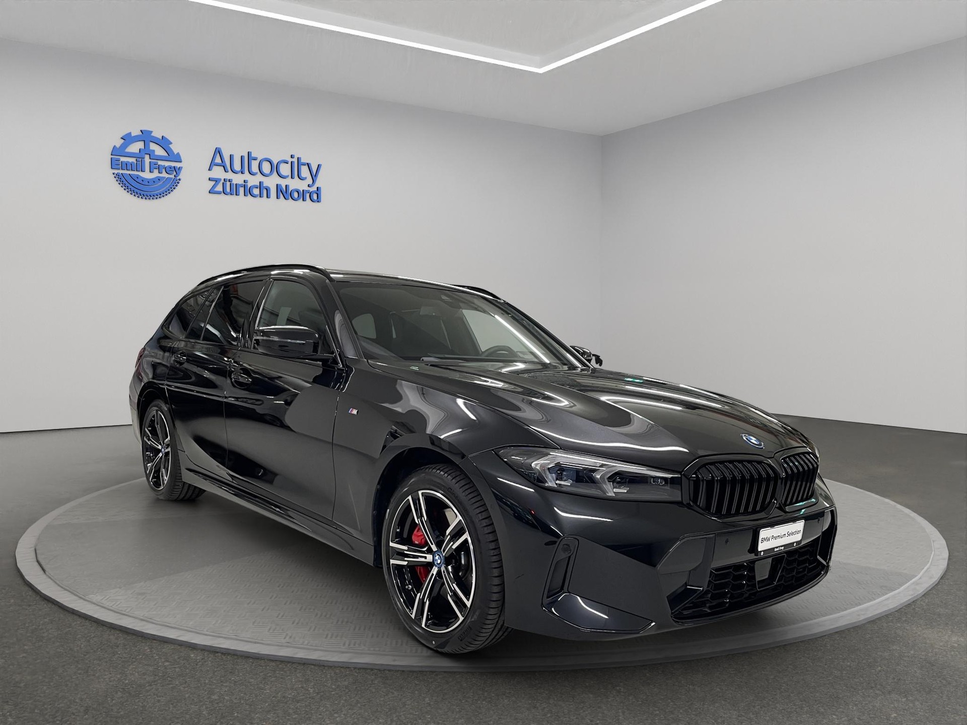 BMW 320e xDrive Touring-image-2