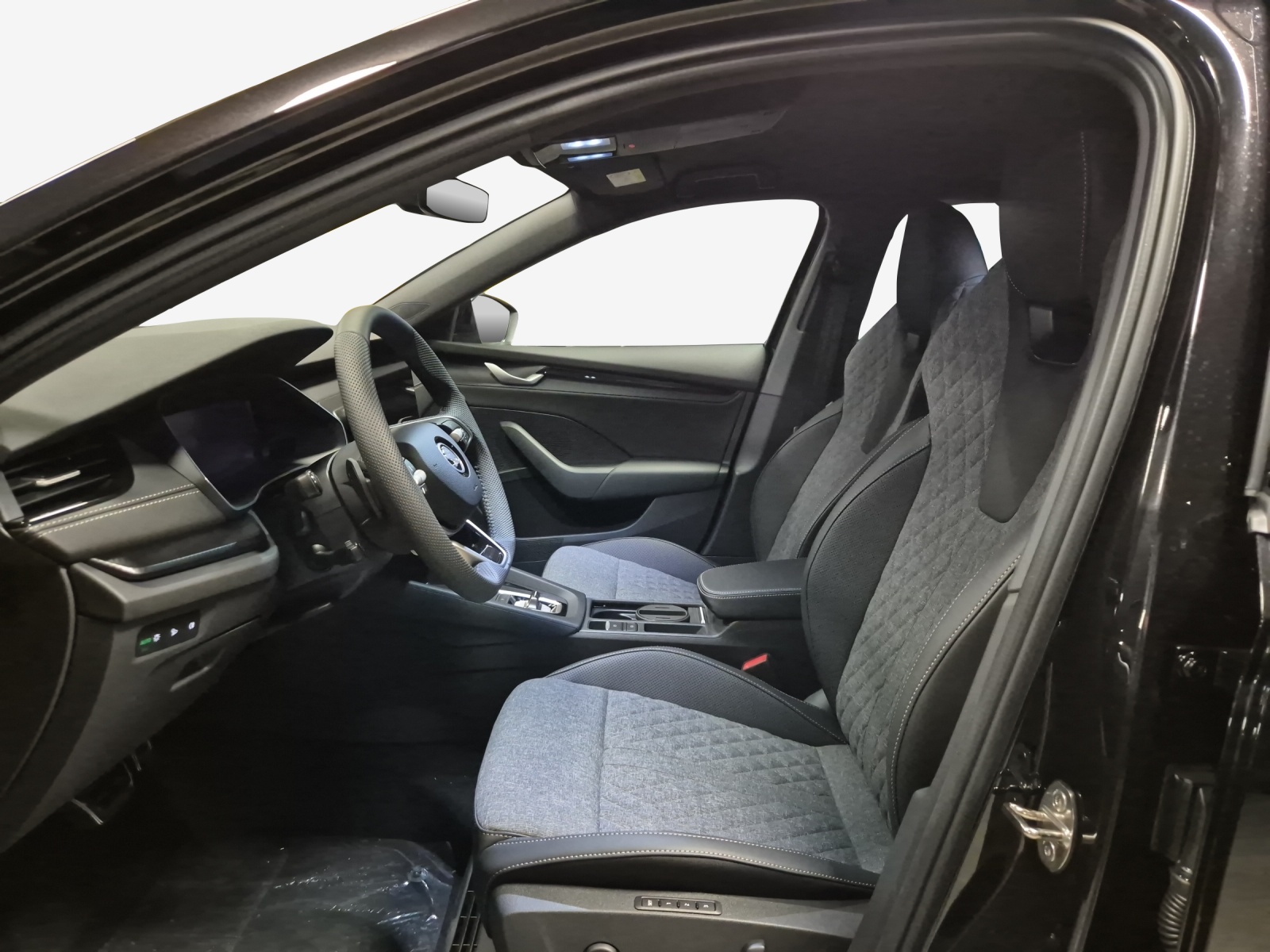 SKODA Octavia Combi 1.5 TSI mHEV DSG Sport Line-image-7