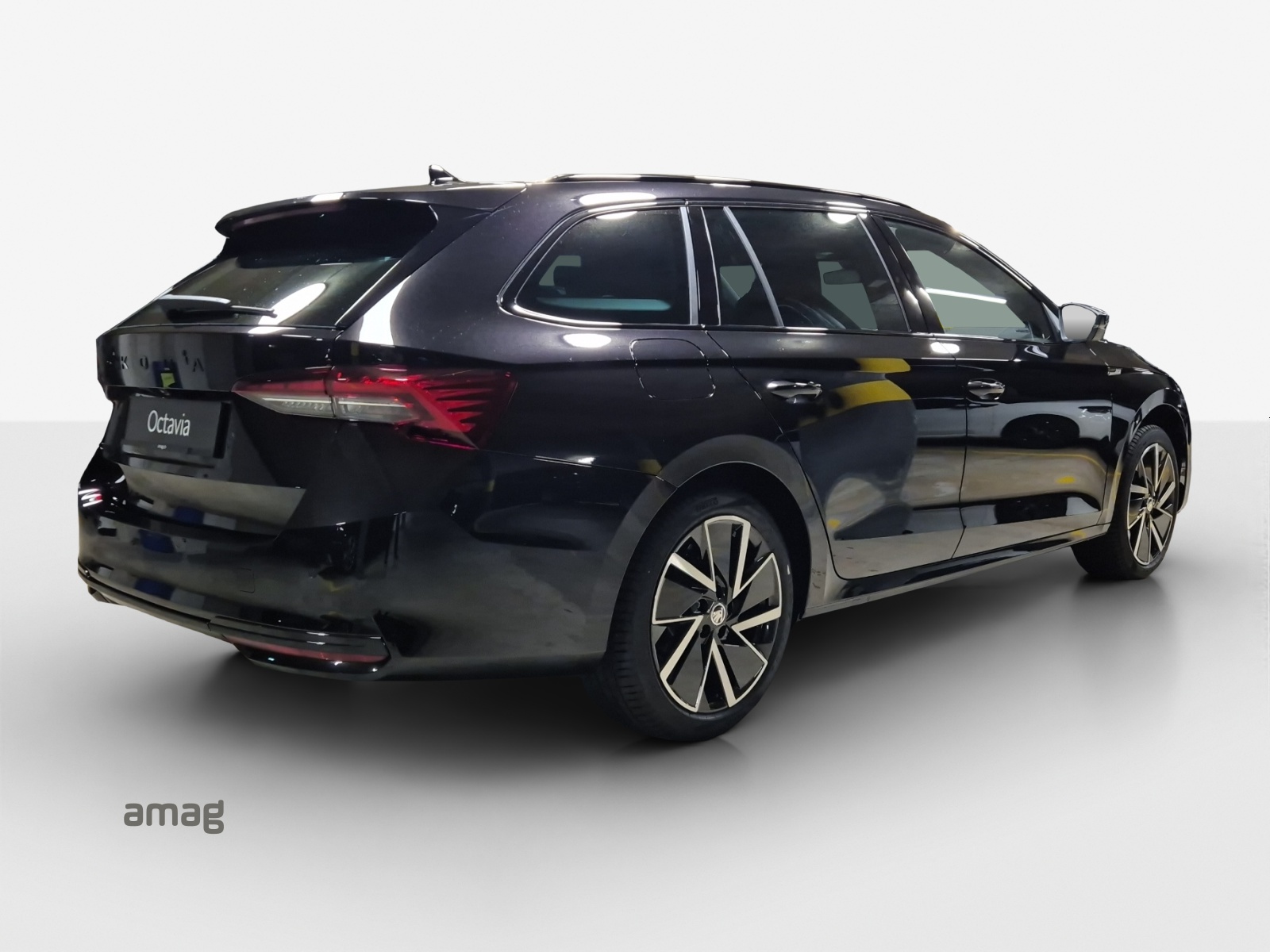 SKODA Octavia Combi 1.5 TSI mHEV DSG Sport Line-image-4