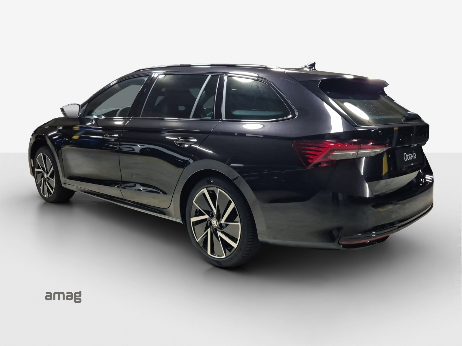 SKODA Octavia Combi 1.5 TSI mHEV DSG Sport Line-image-2