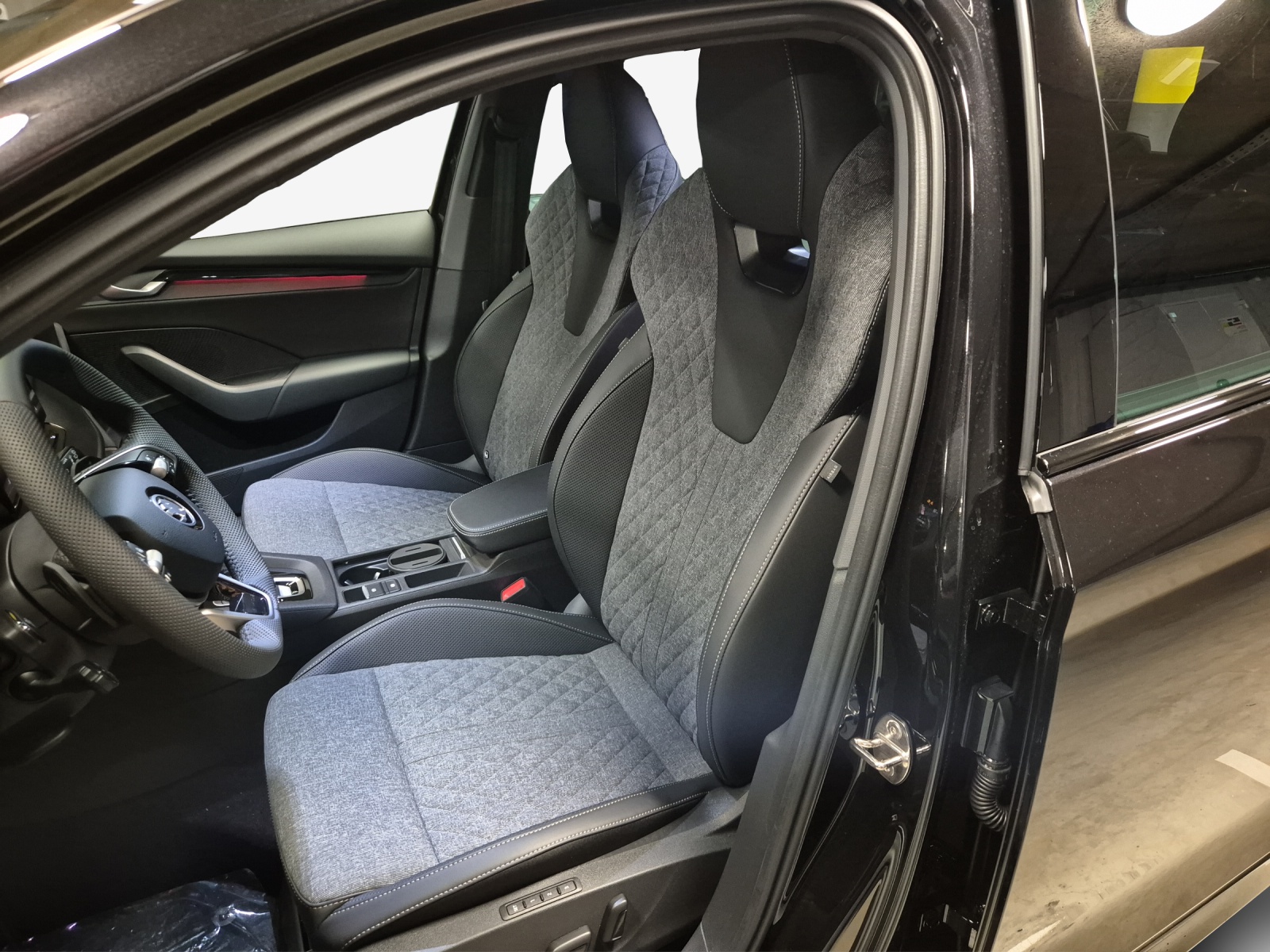 SKODA Octavia Combi 1.5 TSI mHEV DSG Sport Line-image-15