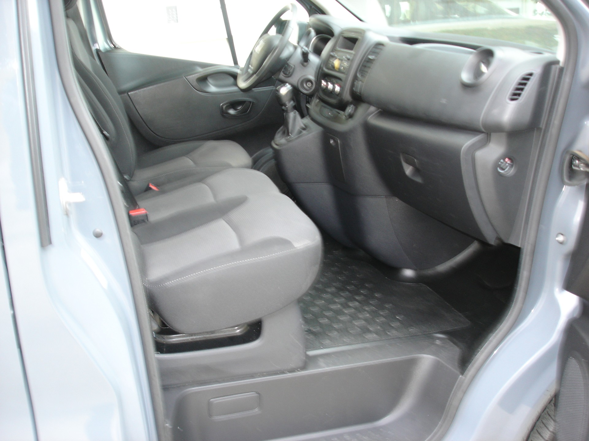 RENAULT Trafic 2.0 ENERGY dCi170 3.0t Business L1H1-image-4