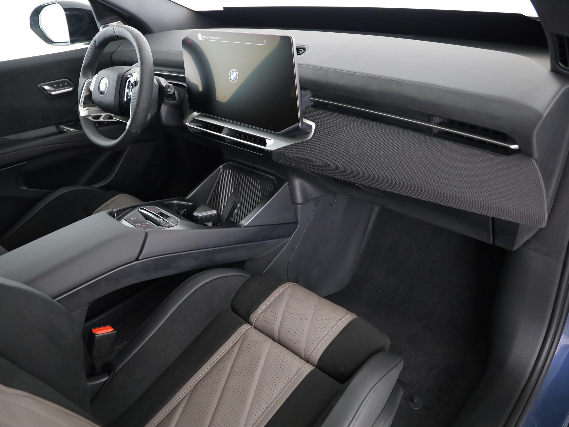 BMW iX3 50 xDrive-image-12