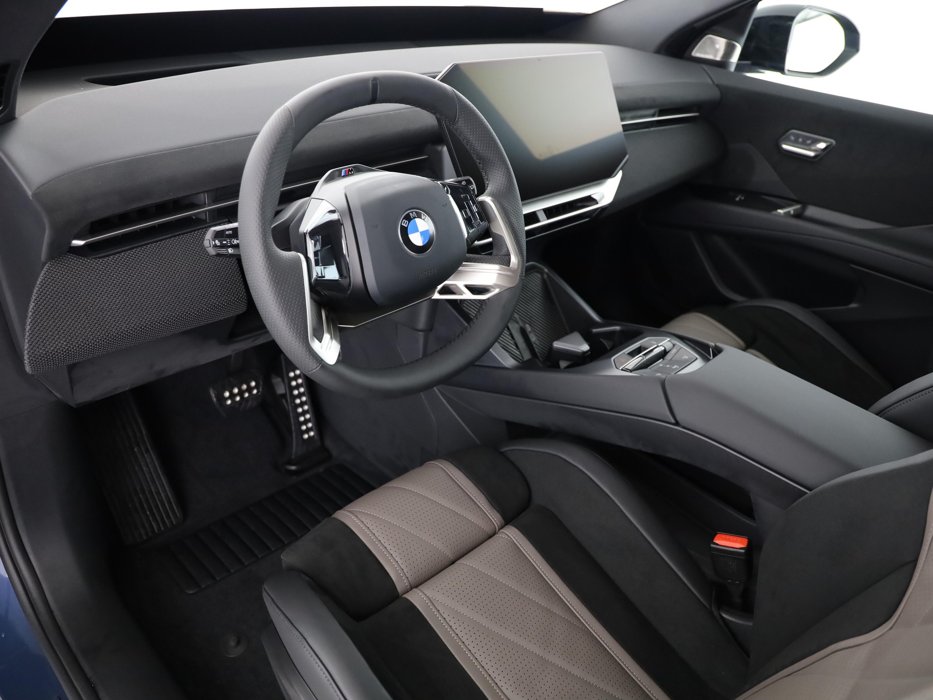 BMW iX3 50 xDrive-image-11