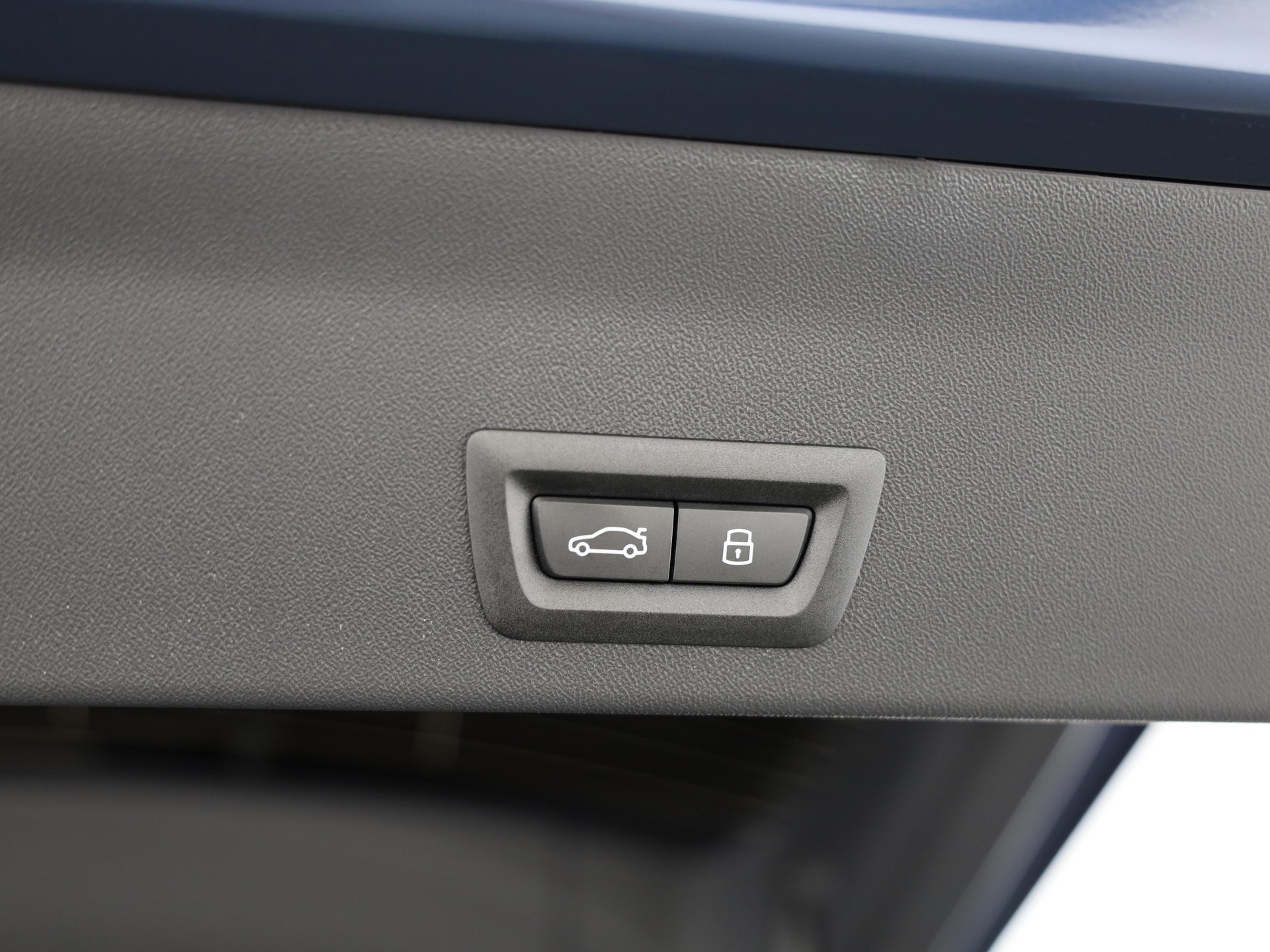 BMW iX3 50 xDrive-image-8