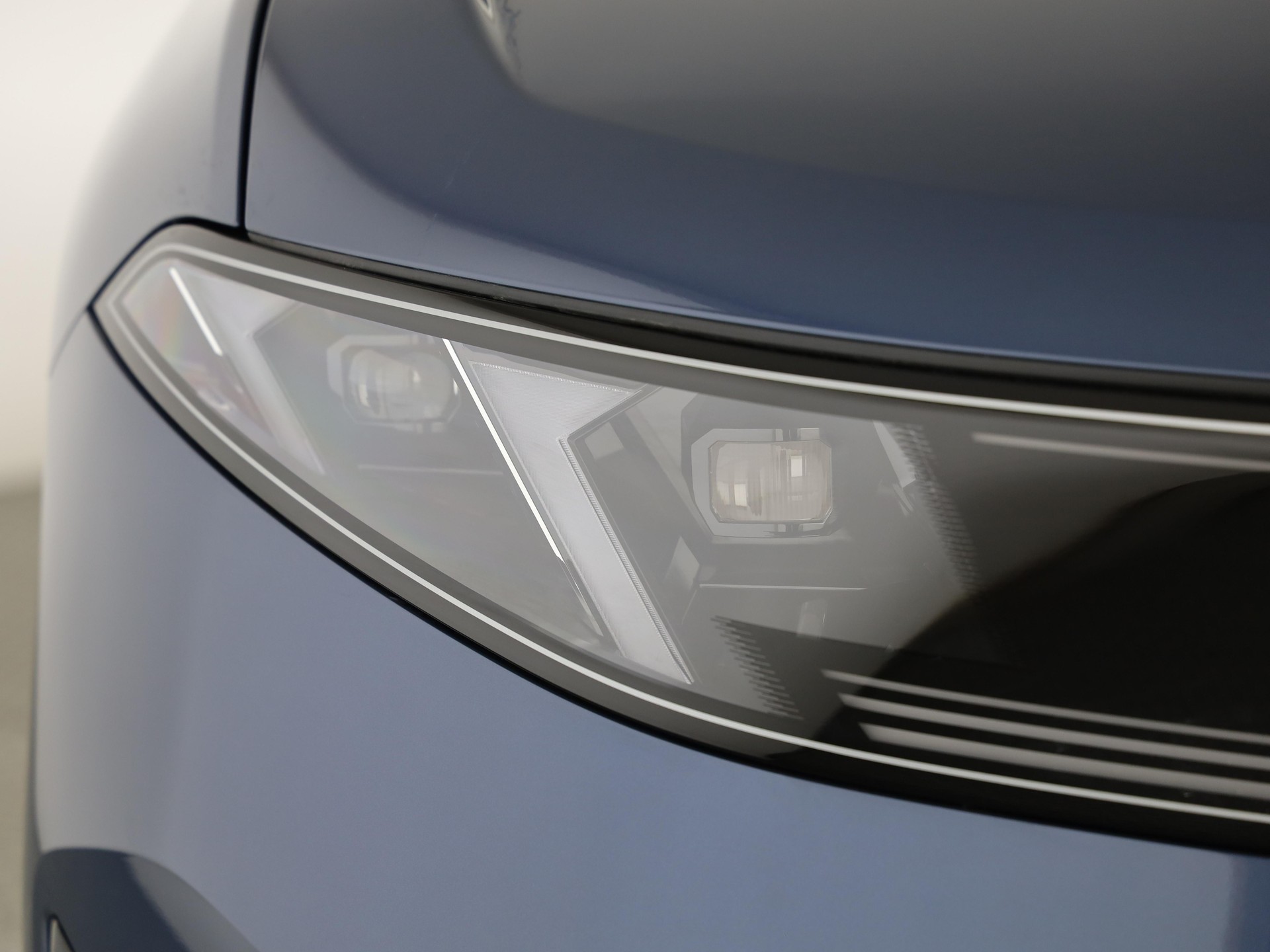 BMW iX3 50 xDrive-image-5