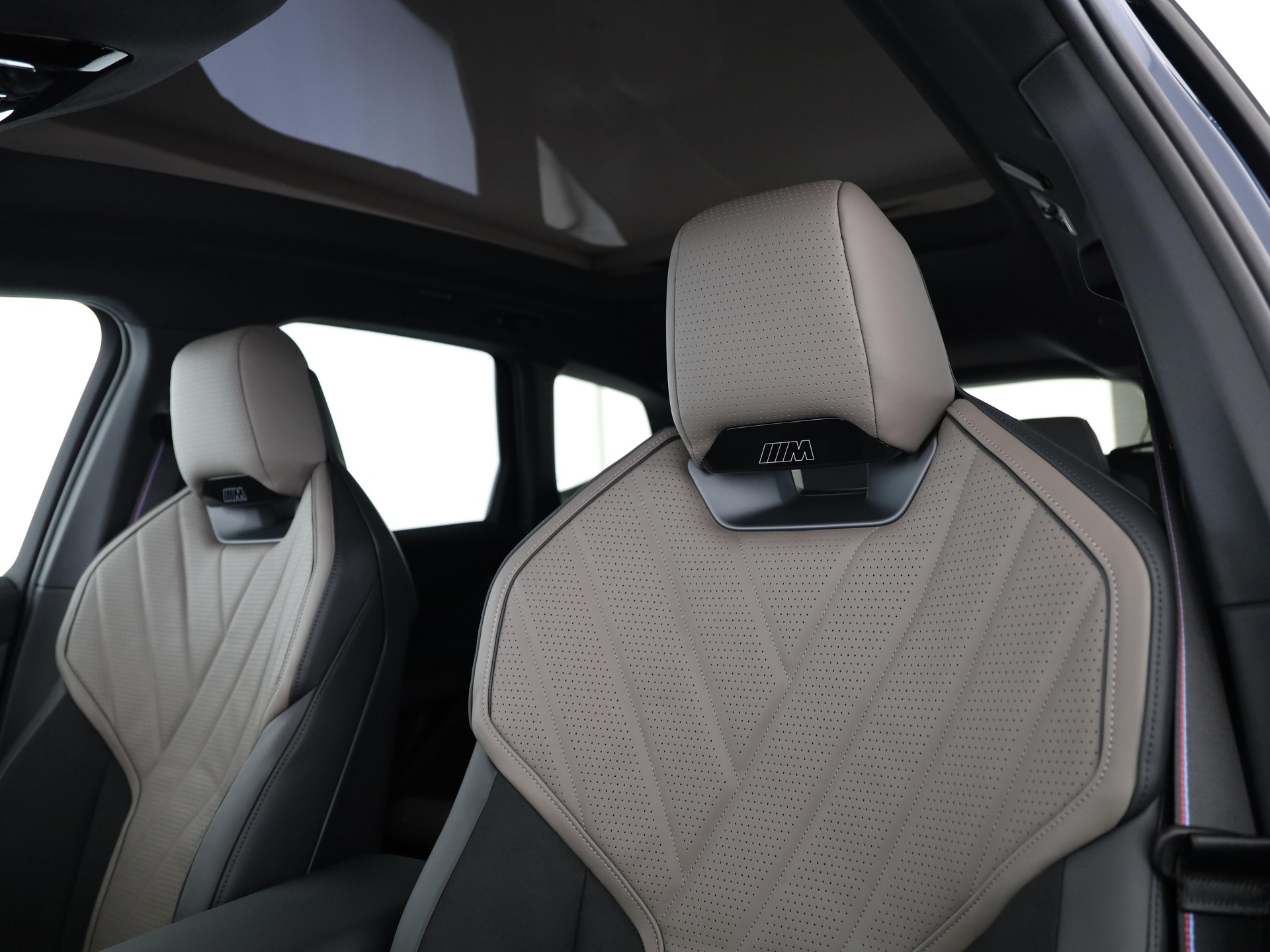 BMW iX3 50 xDrive-image-10