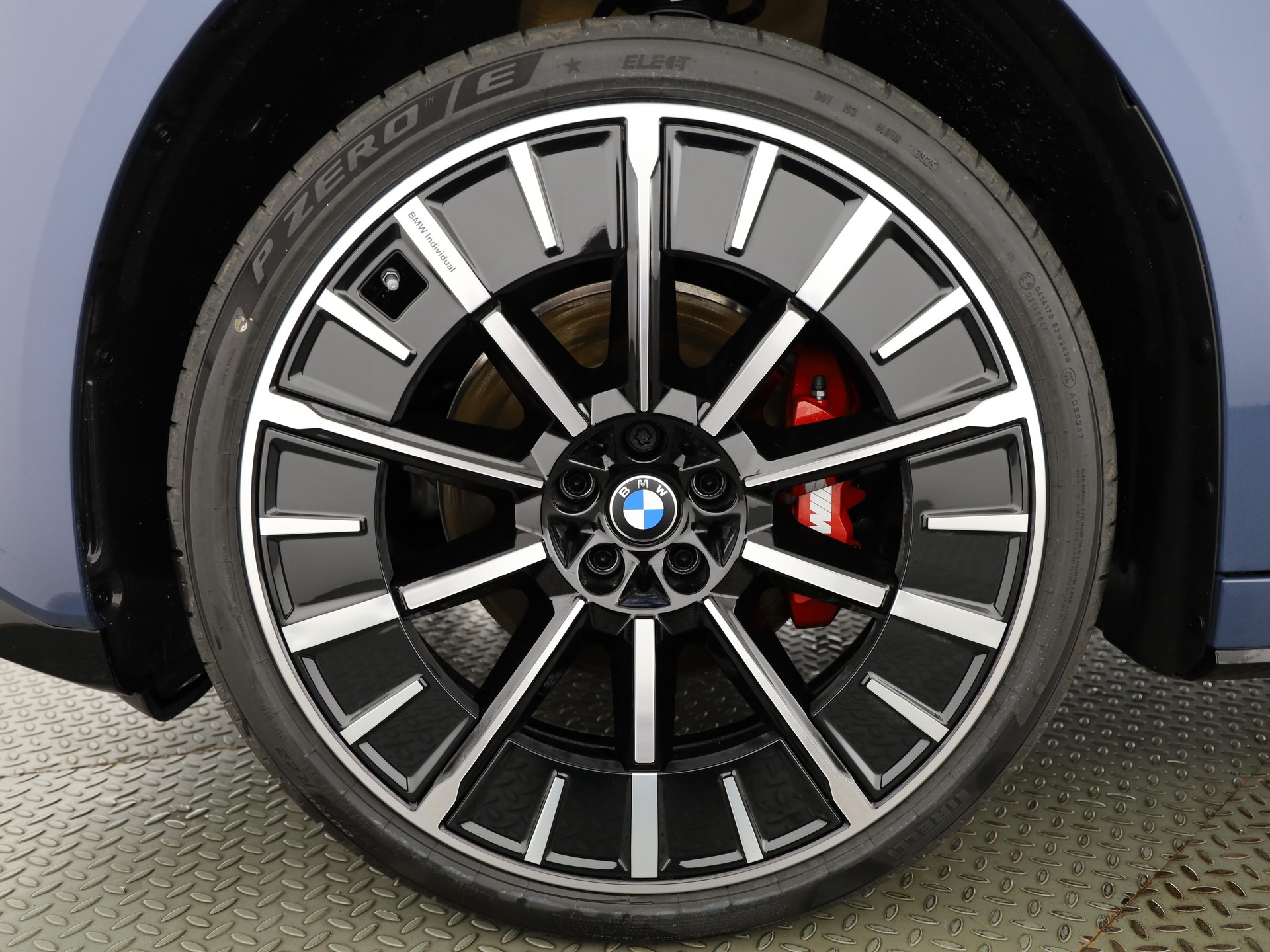 BMW iX3 50 xDrive-image-22