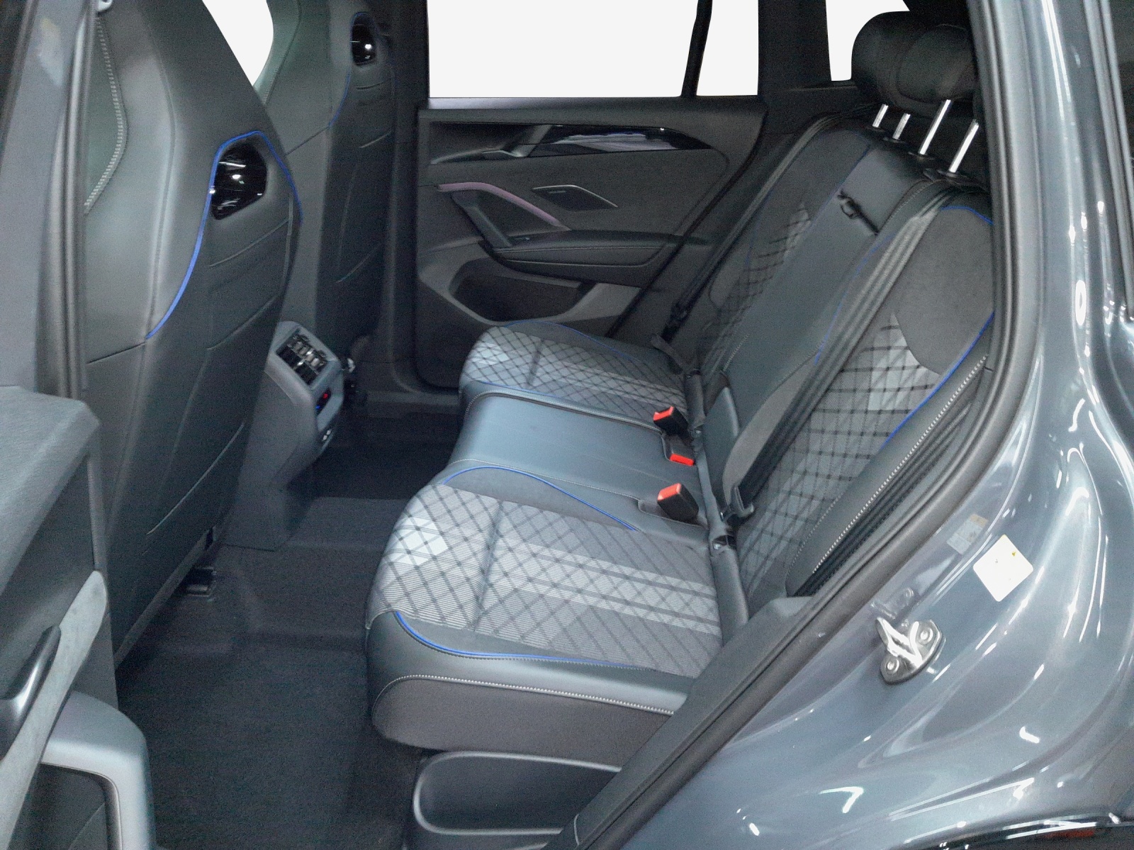 VW Tiguan 2.0 TDI SCR R-Line 4Motion DSG-image-11