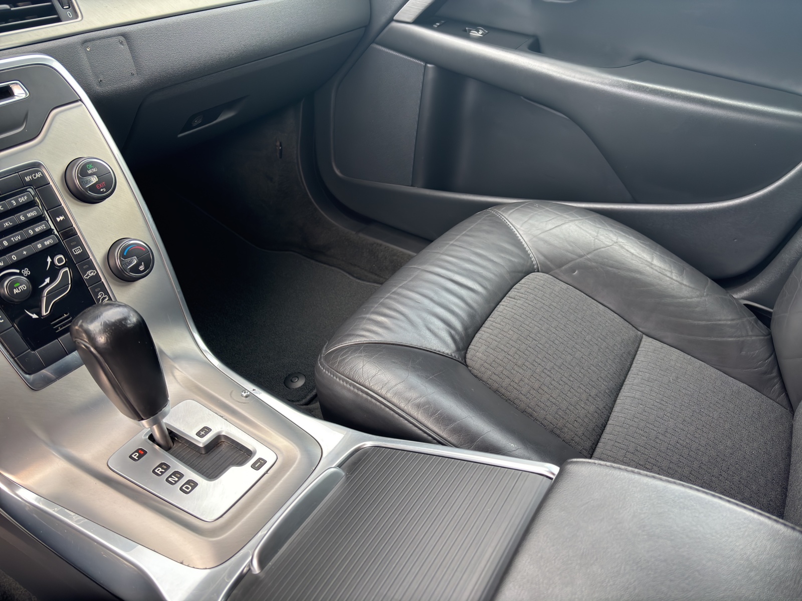 VOLVO XC70 3.0 T6 Kinetic AWD-image-11