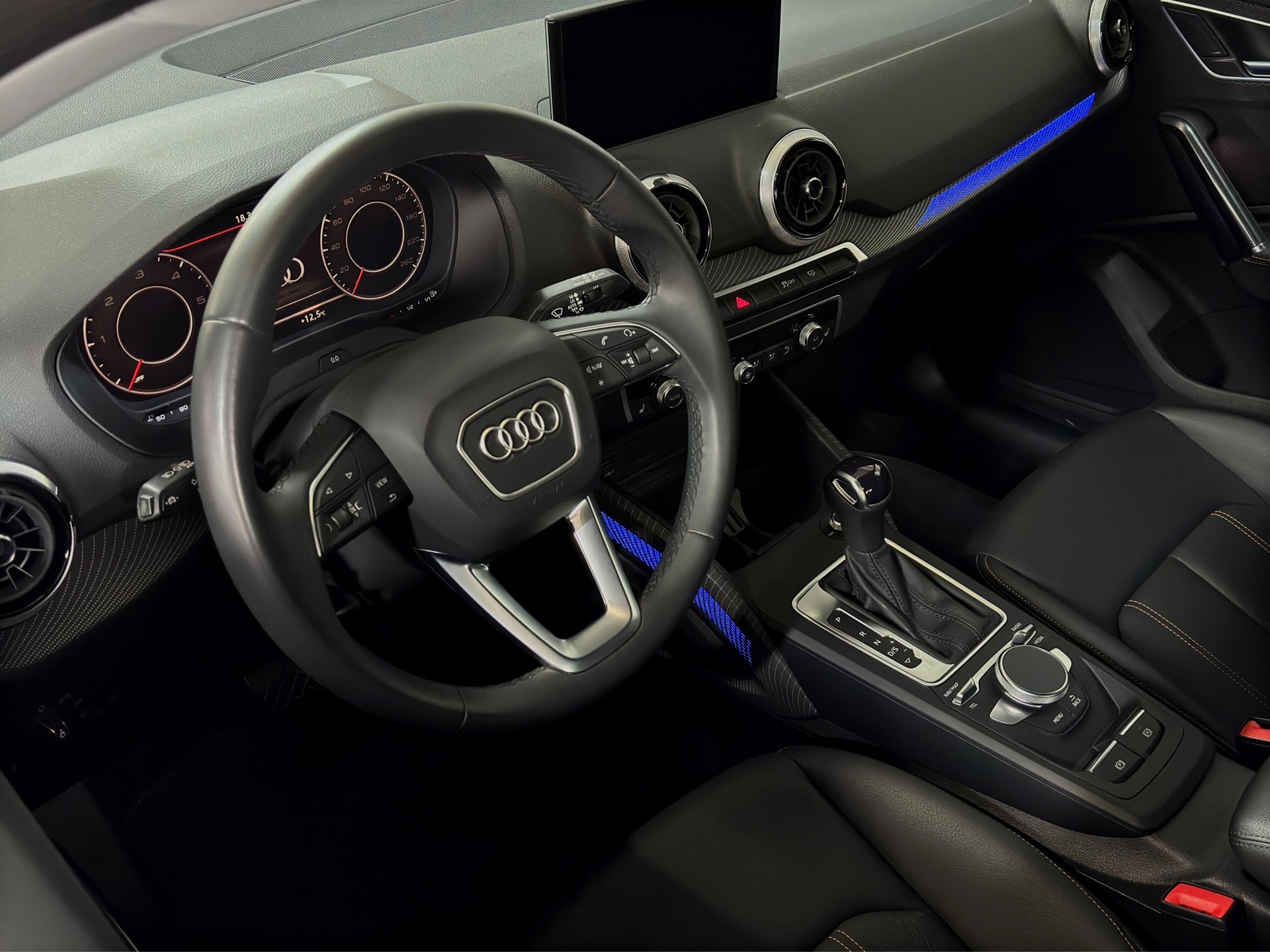 AUDI Q2 2.0 TDI S Line Sport Edition S-tronic "AHK-Leder-Navi-RF.-Kamera"-image-11