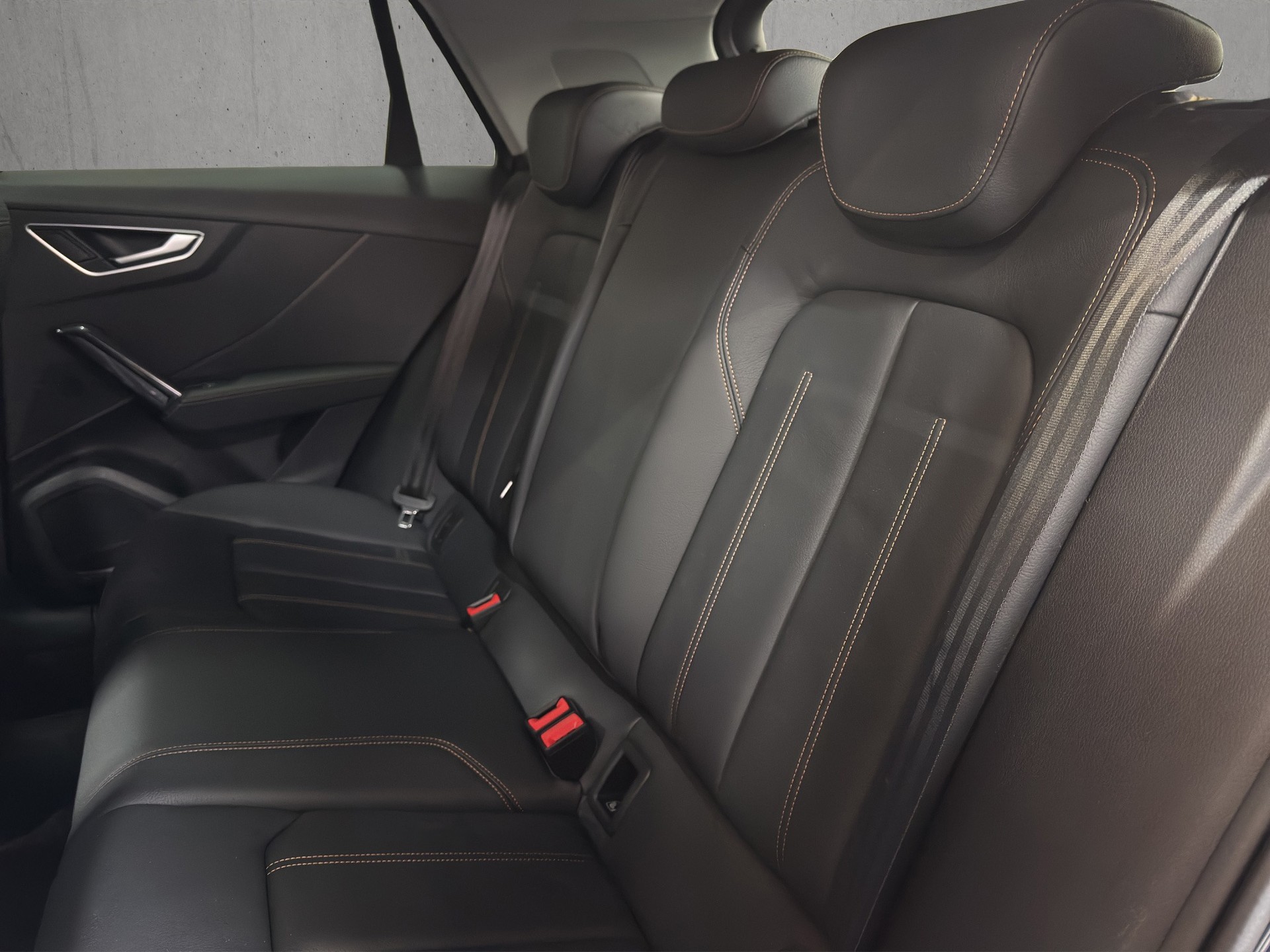 AUDI Q2 2.0 TDI S Line Sport Edition S-tronic "AHK-Leder-Navi-RF.-Kamera"-image-9