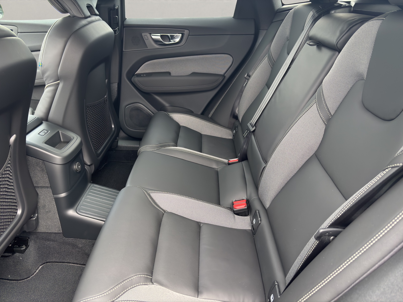 VOLVO XC60 2.0 T8 TE Black Edition eAWD-image-7