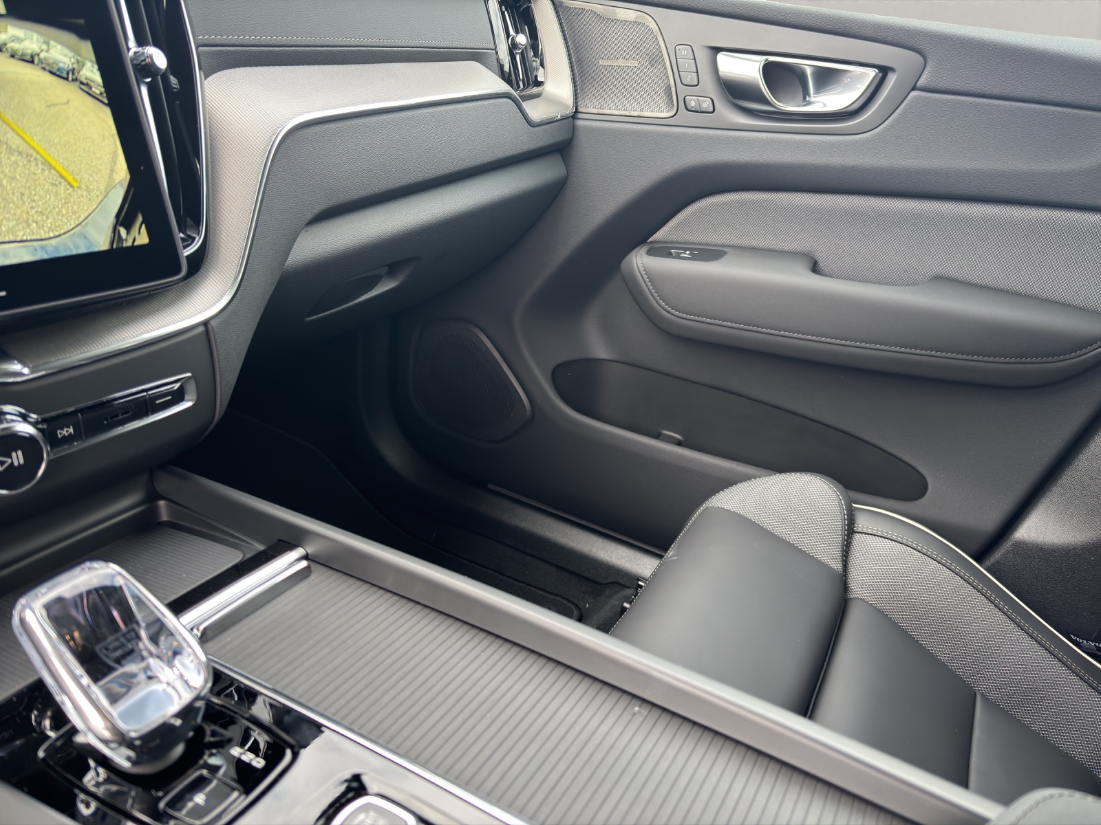 VOLVO XC60 2.0 T8 TE Black Edition eAWD-image-8