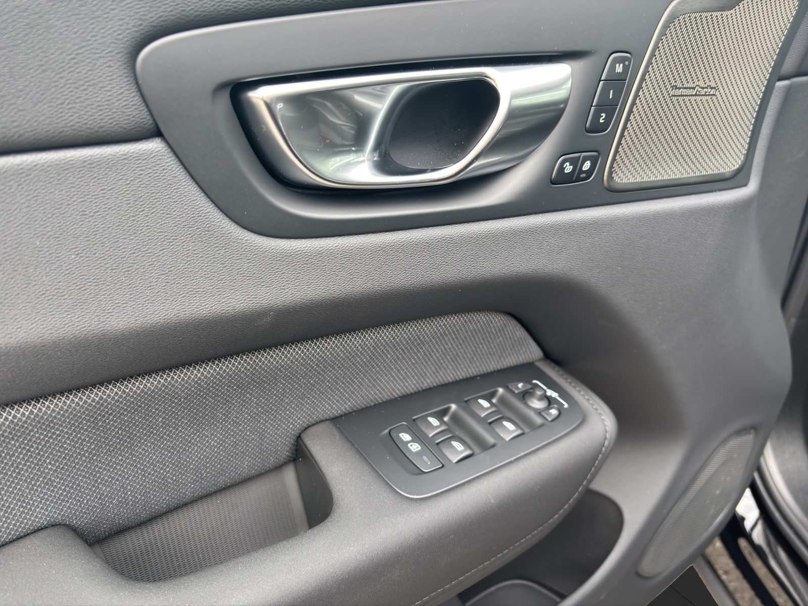 VOLVO XC60 2.0 T8 TE Black Edition eAWD-image-9